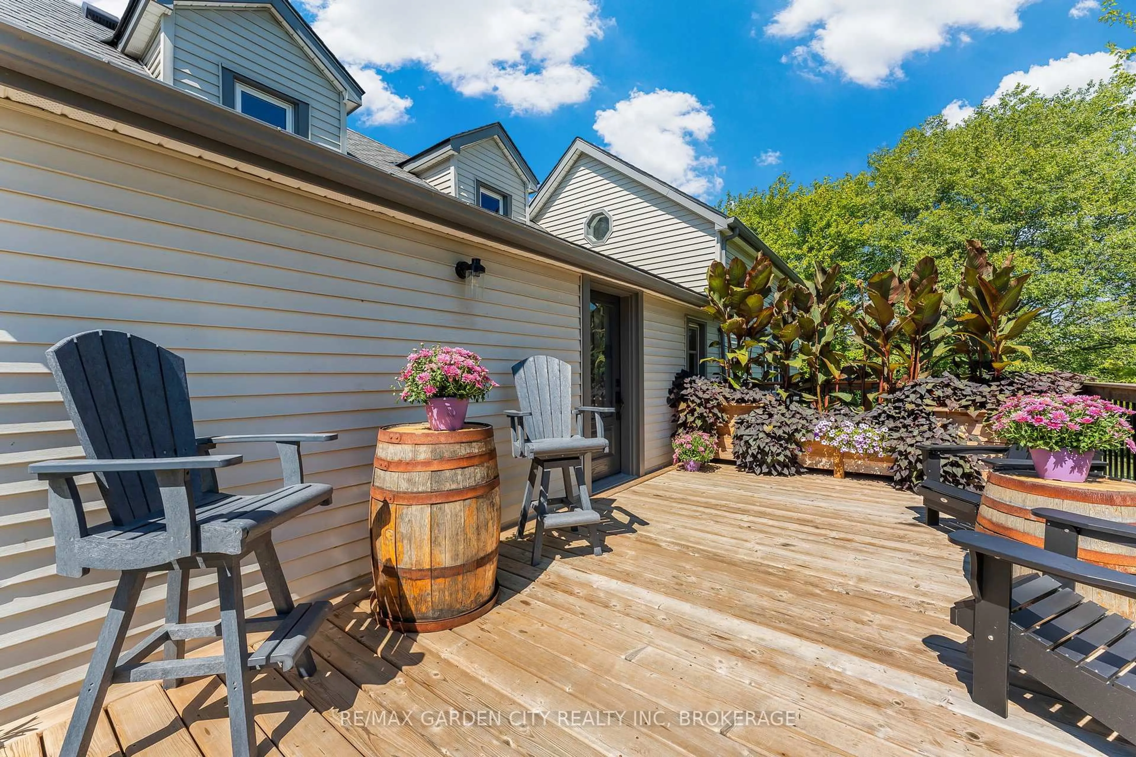 Patio, street for 444 Webber Rd, Pelham Ontario L3B 5N8