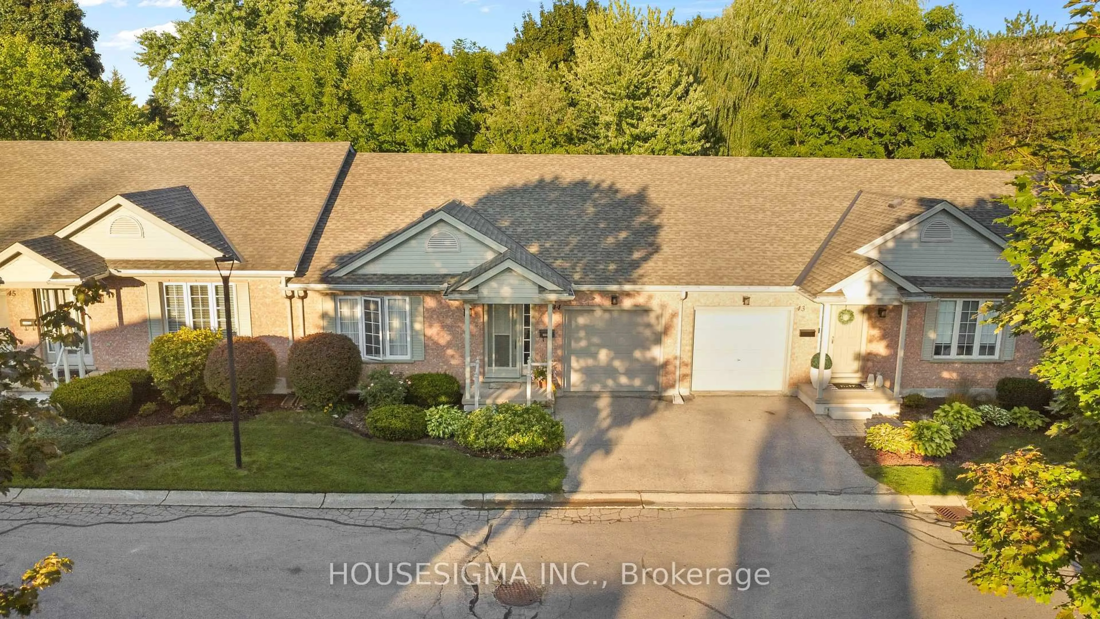 A pic from outside/outdoor area/front of a property/back of a property/a pic from drone, street for 601 Grenfell Dr #44, London North Ontario N5X 4E5