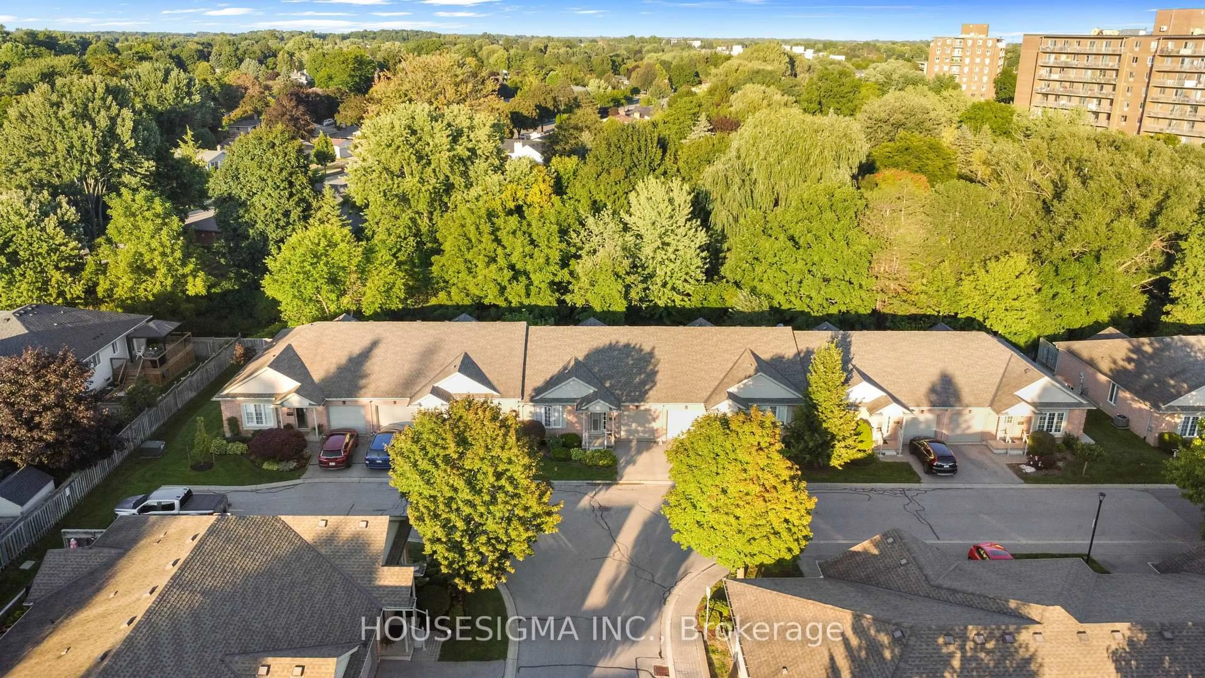 A pic from outside/outdoor area/front of a property/back of a property/a pic from drone, unknown for 601 Grenfell Dr #44, London North Ontario N5X 4E5