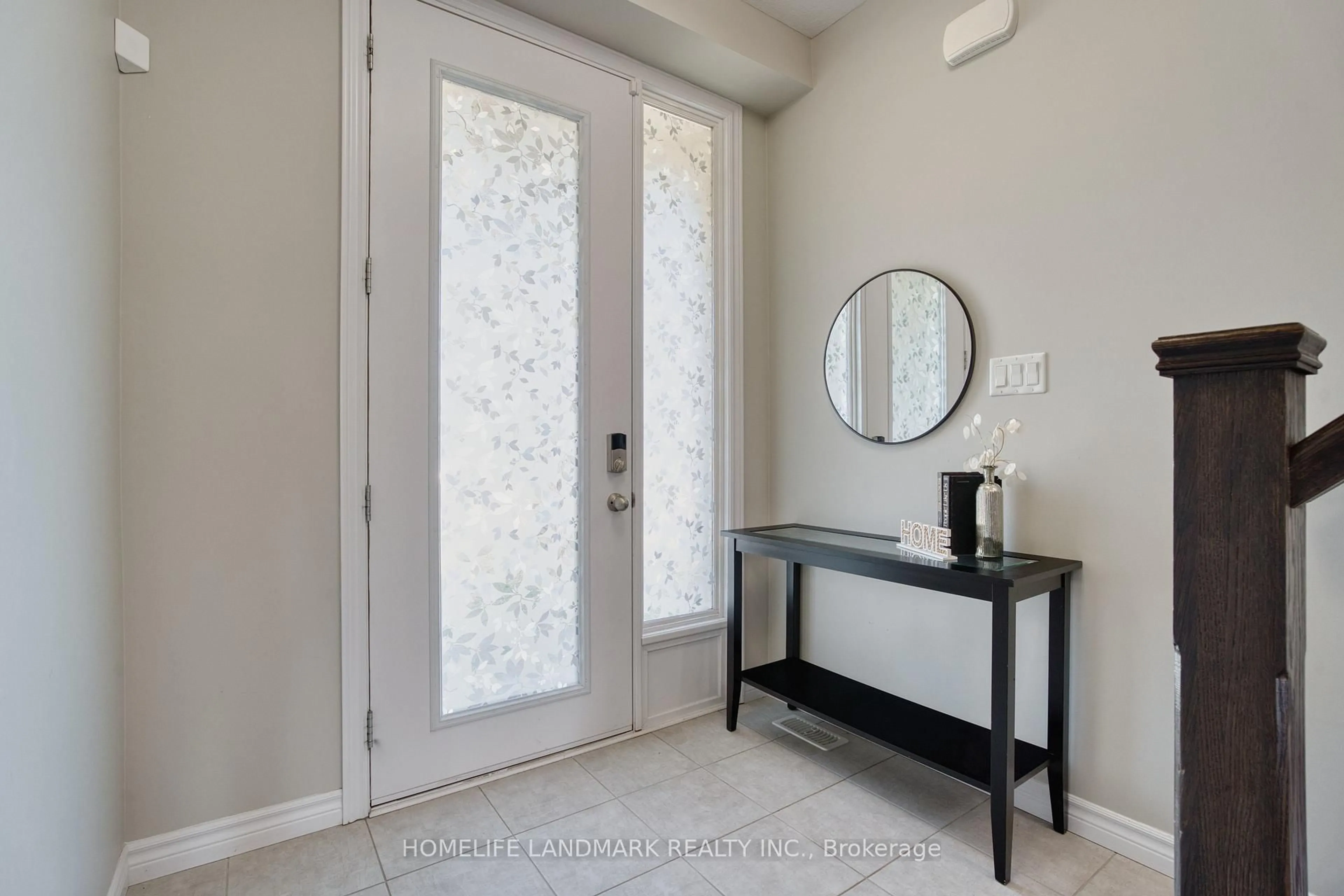 Indoor entryway for 1713 O'Hanlan Cross, London North Ontario N5X 0N1
