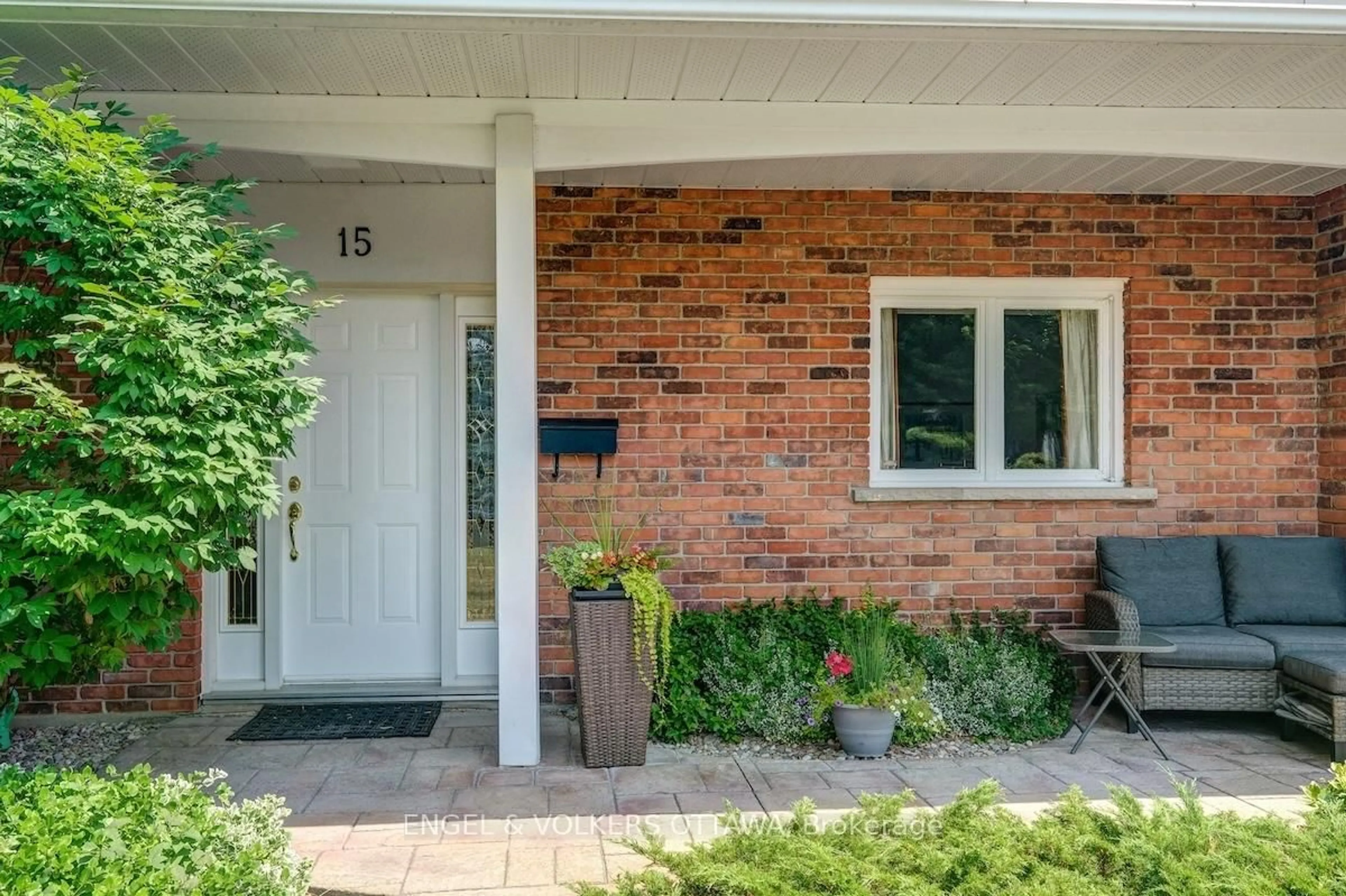 Unknown for 15 Dickson St, Ottawa Ontario K2H 7H6