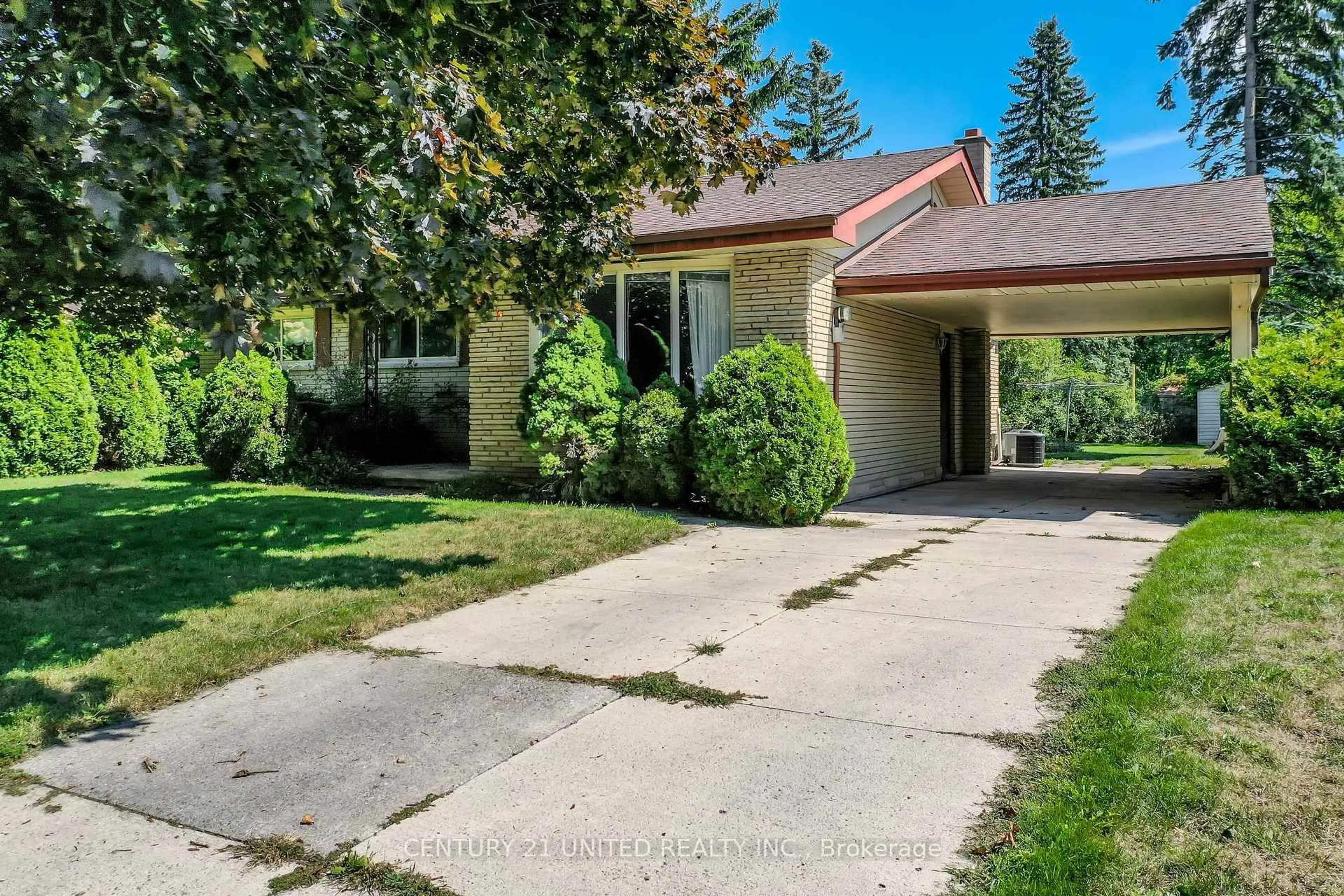 A pic from outside/outdoor area/front of a property/back of a property/a pic from drone, street for 1246 Franklin Dr, Peterborough Ontario K9H 6Z4