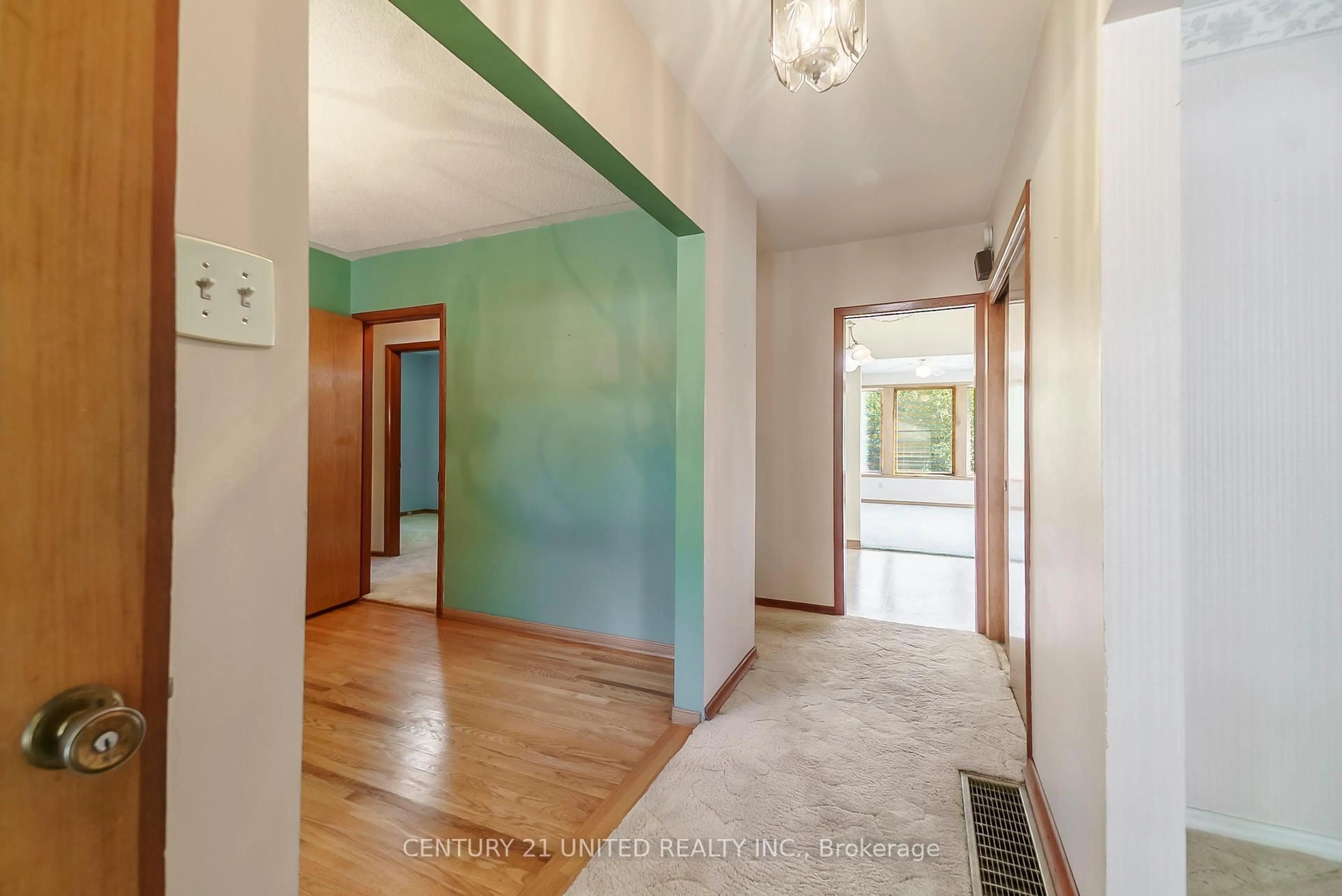Indoor foyer for 1246 Franklin Dr, Peterborough Ontario K9H 6Z4