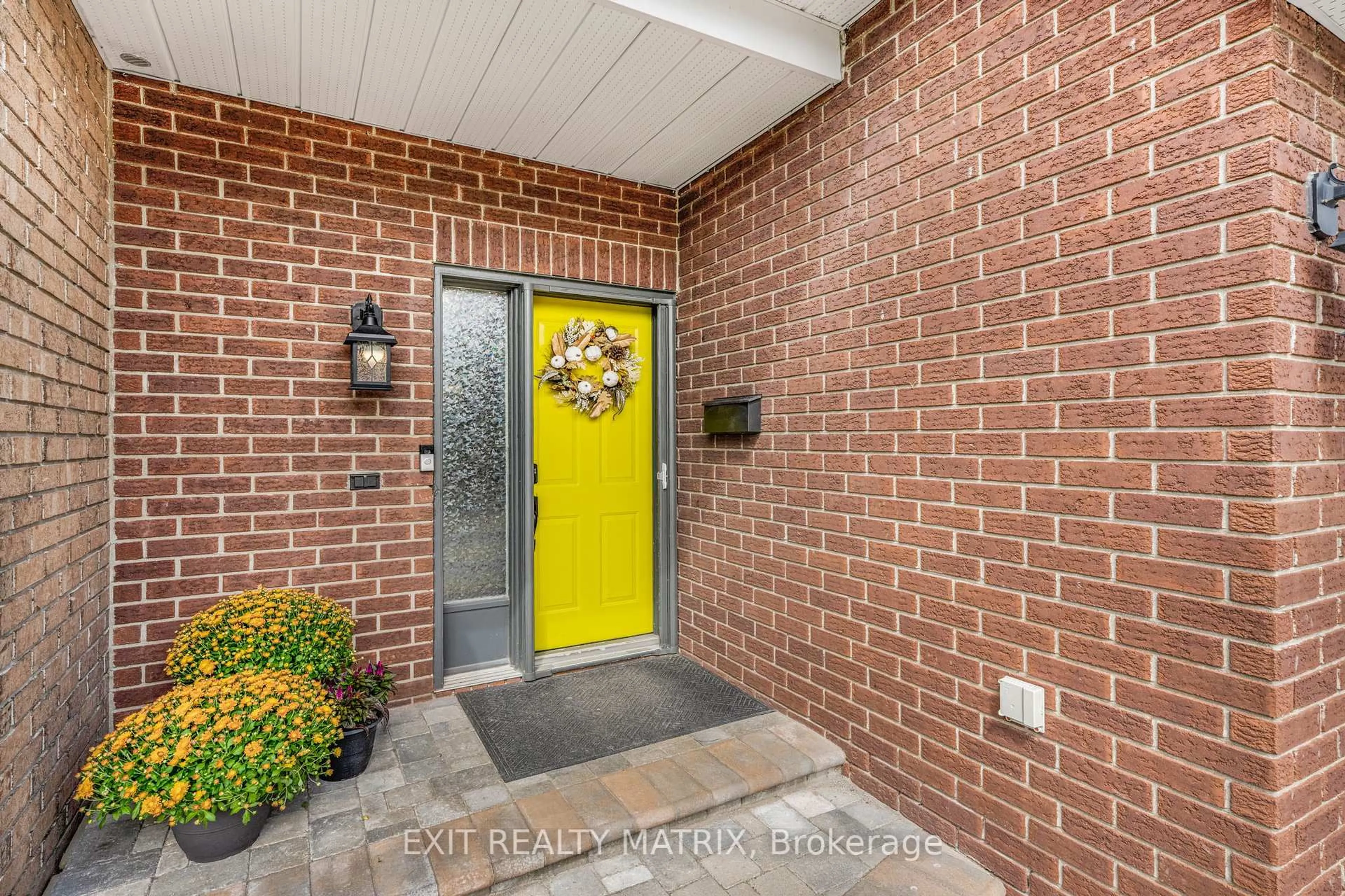 Indoor entryway for 1503 Briarfield Cres, Ottawa Ontario K4A 1W6