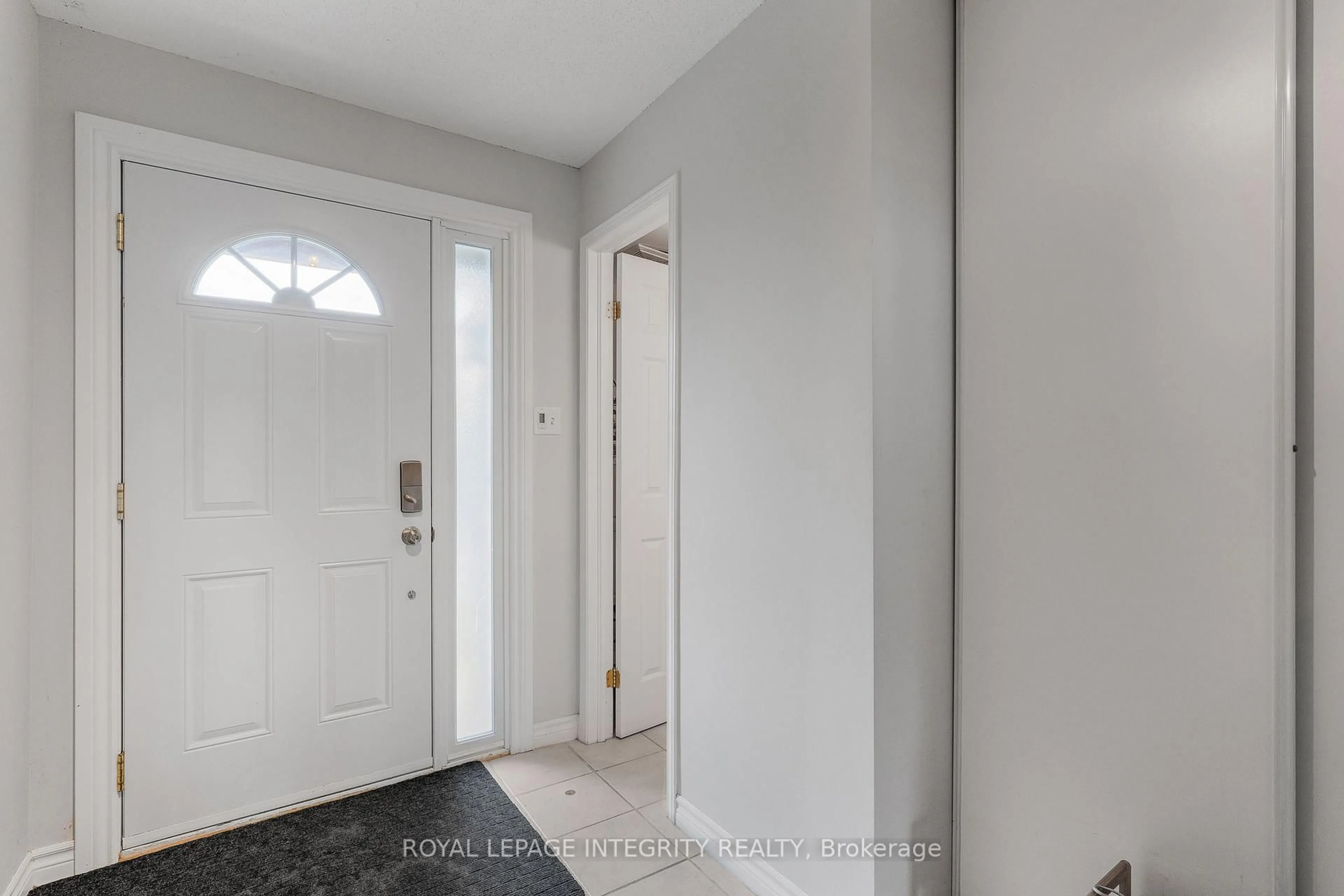 Indoor entryway for 111 Arcola Private, Ottawa Ontario K1K 4W9