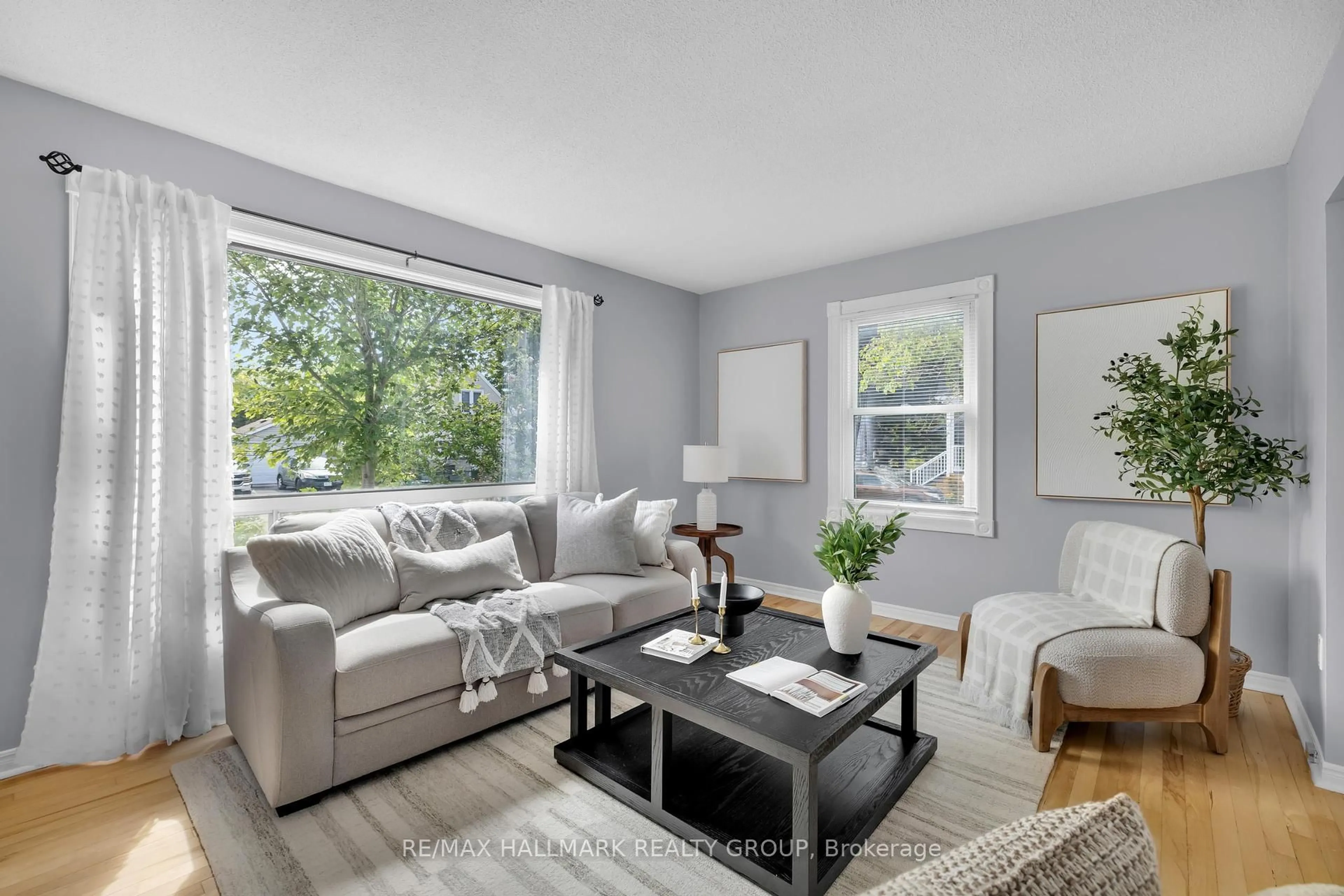 Living room with furniture, unknown for 145 Crerar Ave, Ottawa Ontario K1Z 7P4