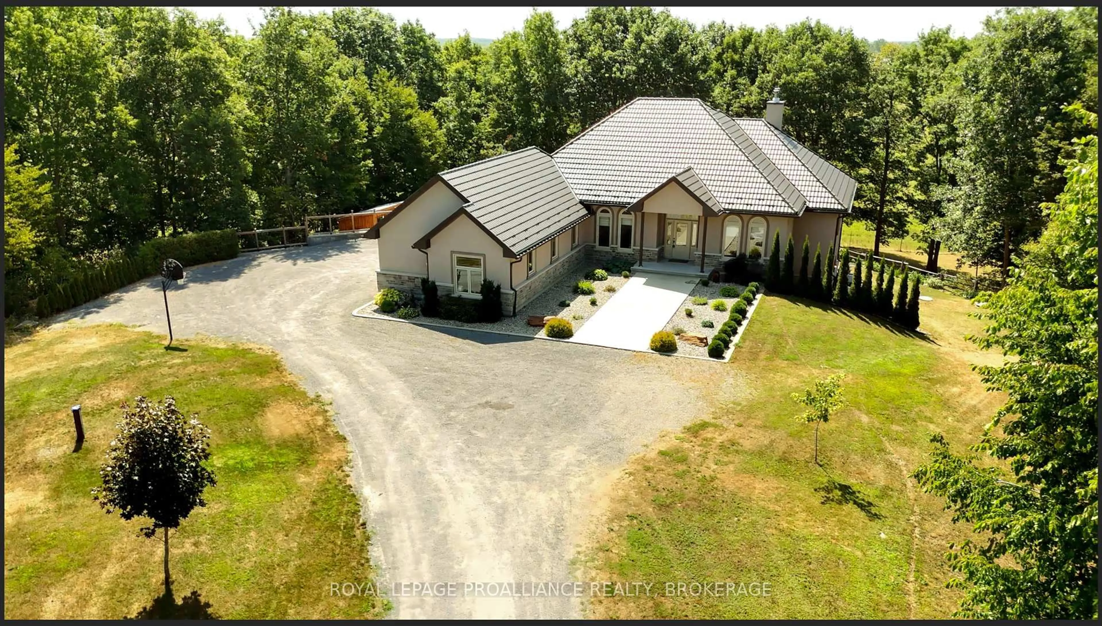 A pic from outside/outdoor area/front of a property/back of a property/a pic from drone, unknown for 4671 Verona Sands Rd, Verona Ontario K0H 2W0