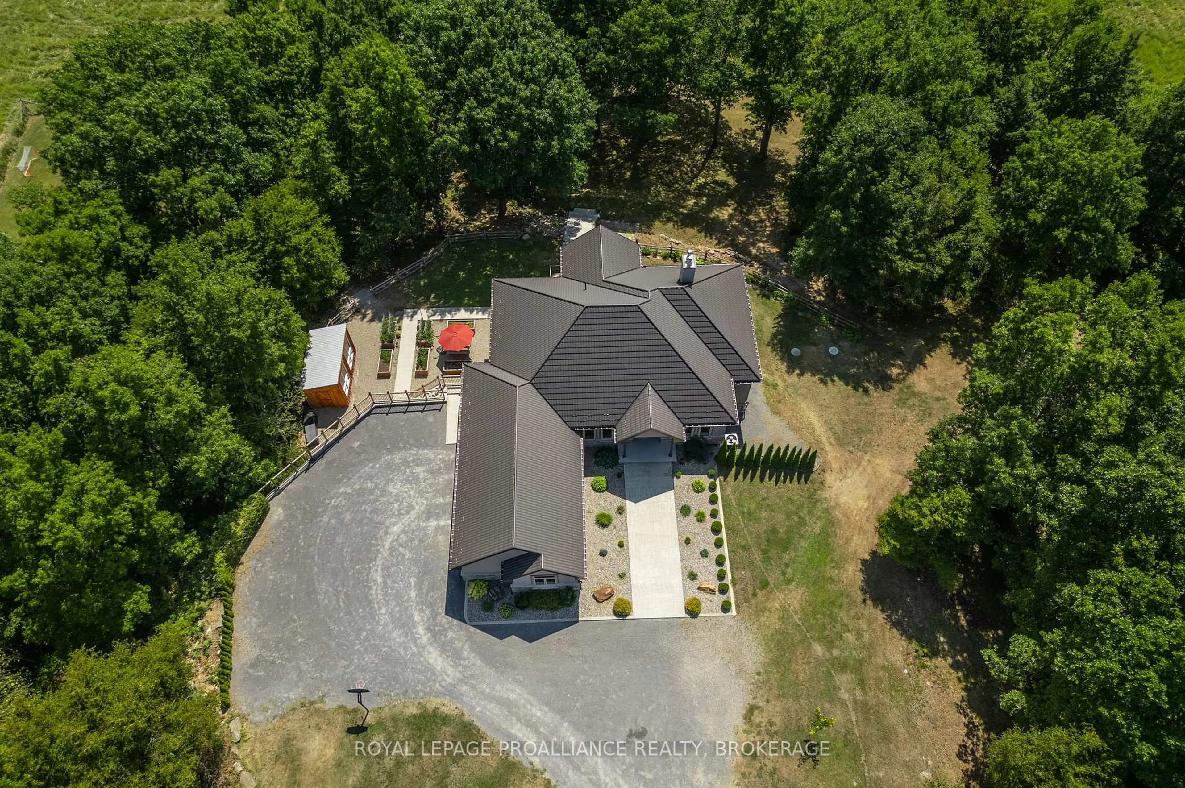 A pic from outside/outdoor area/front of a property/back of a property/a pic from drone, unknown for 4671 Verona Sands Rd, Verona Ontario K0H 2W0