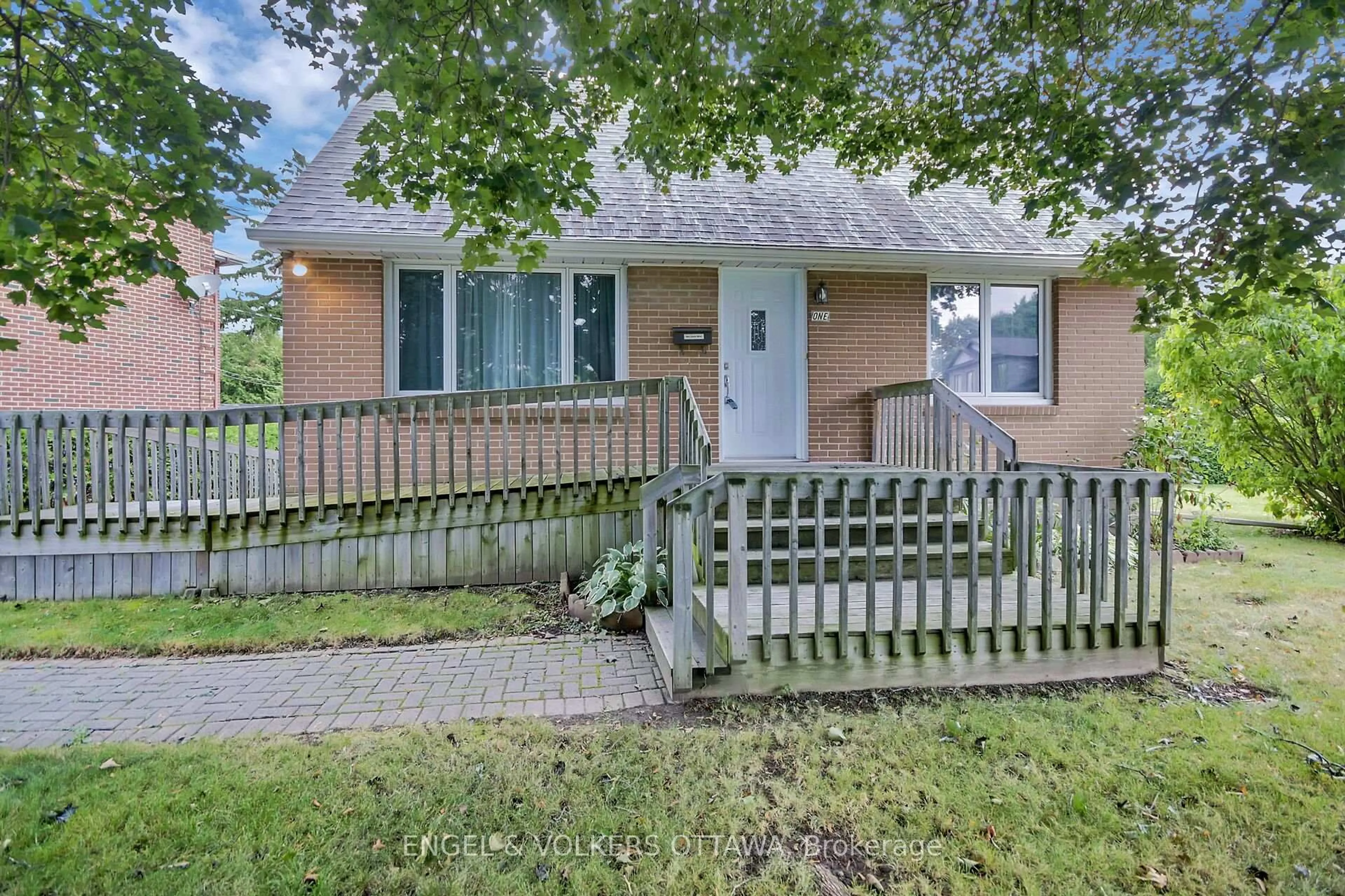 Unknown for 1 Joan St, Ottawa Ontario K2G 1H9