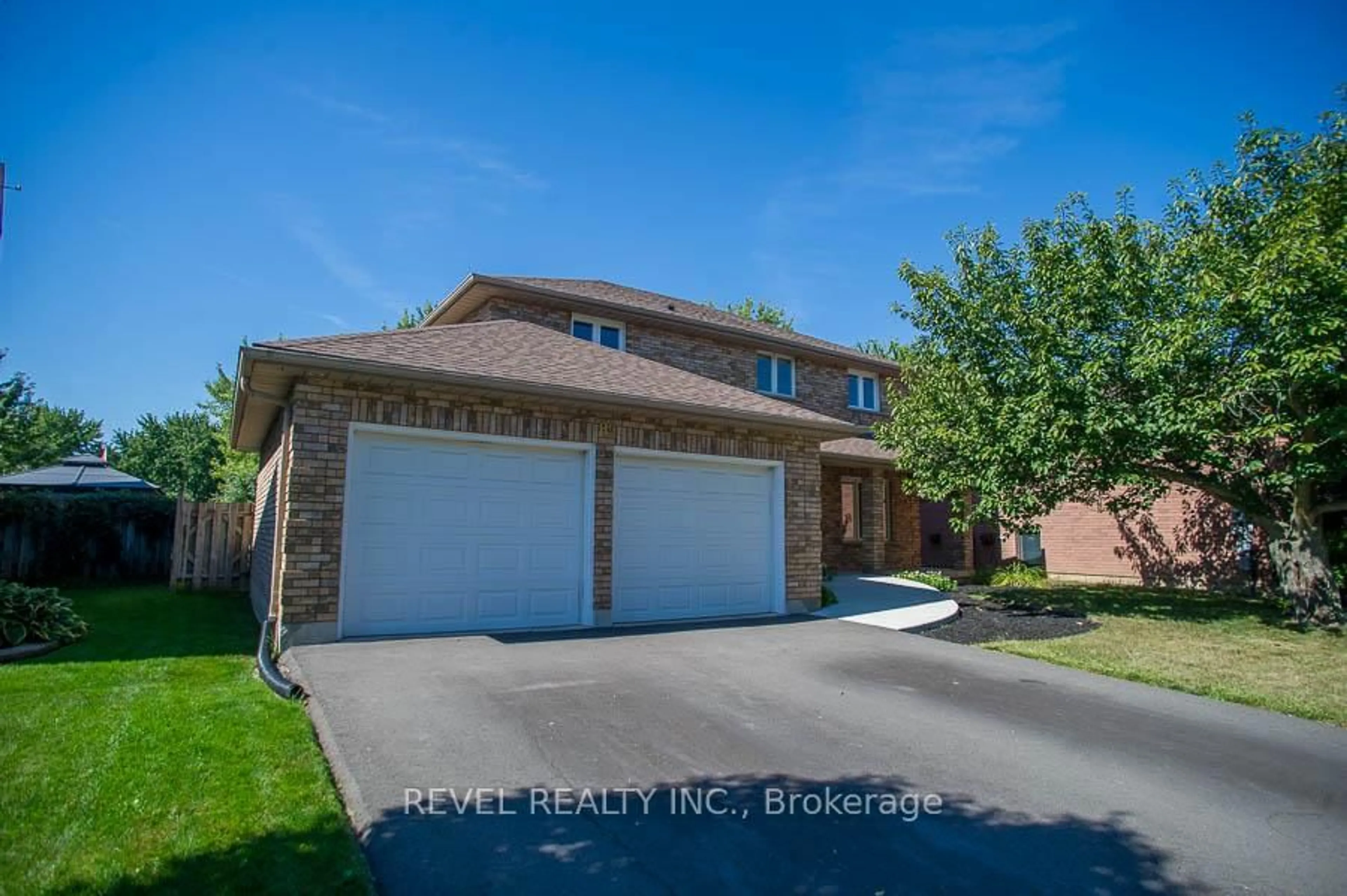 A pic from outside/outdoor area/front of a property/back of a property/a pic from drone, street for 89 Dante Cres, Brantford Ontario N3P 1B9
