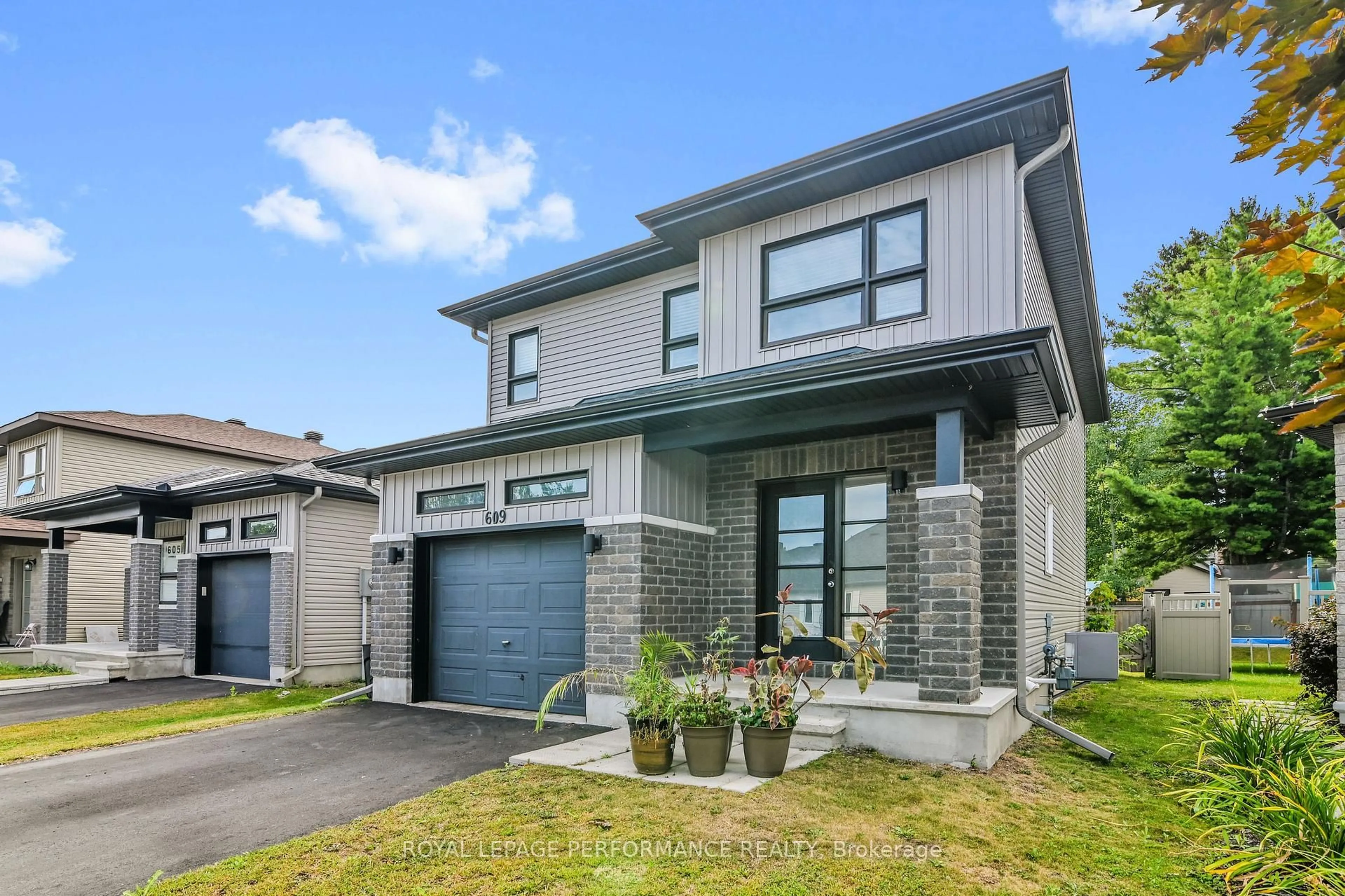 Home with brick exterior material, street for 609 Robert St, Clarence-Rockland Ontario K4K 1E8