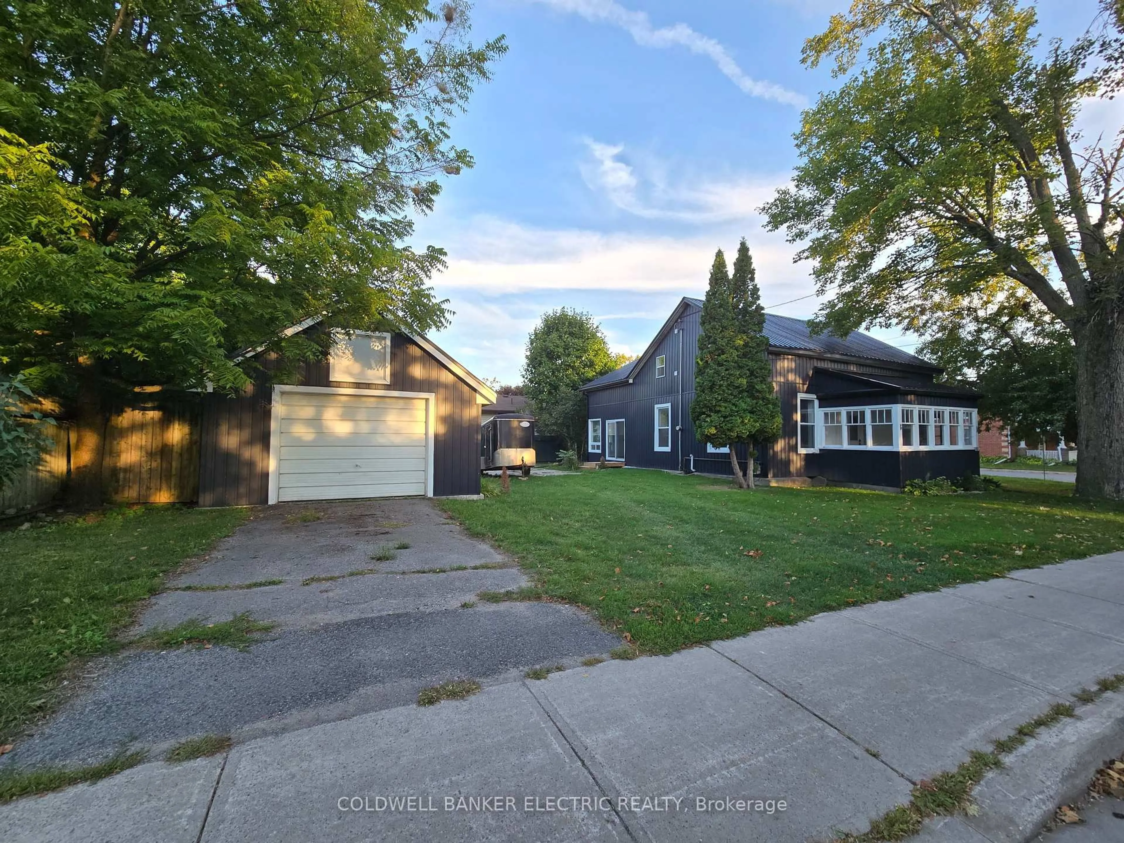 A pic from outside/outdoor area/front of a property/back of a property/a pic from drone, street for 65 Queen St, Asphodel-Norwood Ontario K0L 2V0
