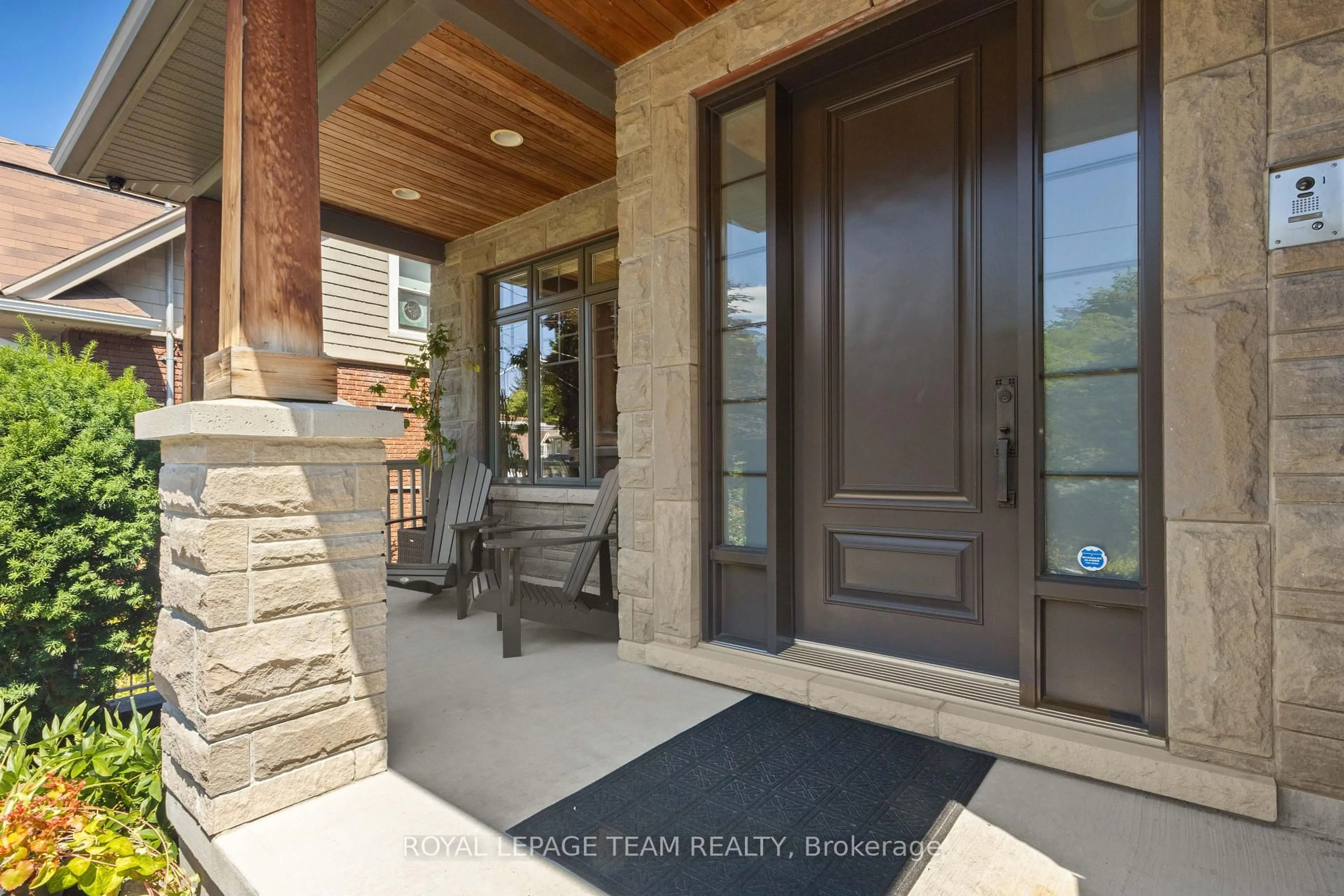 Indoor entryway for 31 Granville Ave, Ottawa Ontario K1Y 0M5