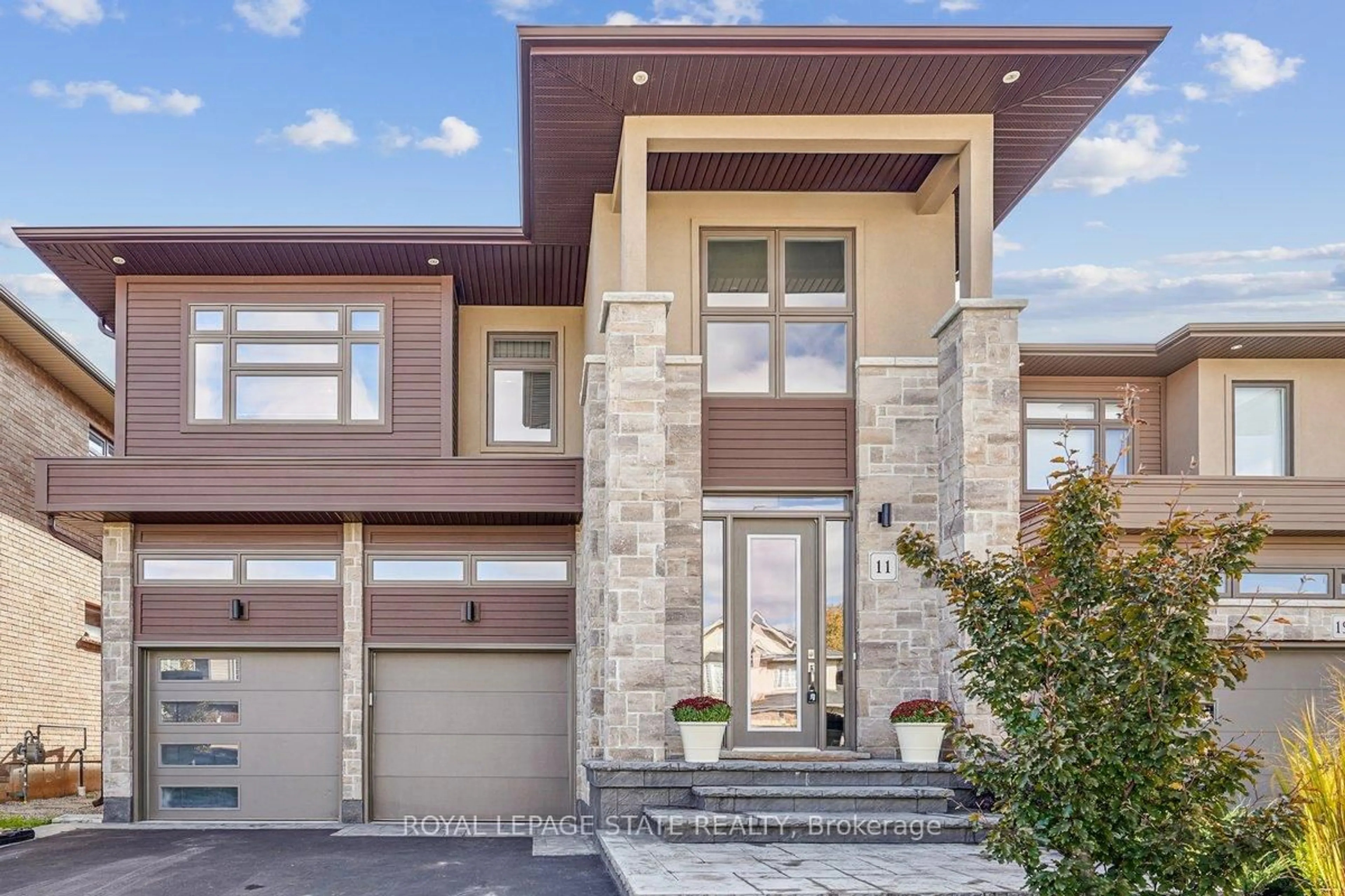 Home with brick exterior material, street for 11 Secinaro Ave, Hamilton Ontario L9G 0C6