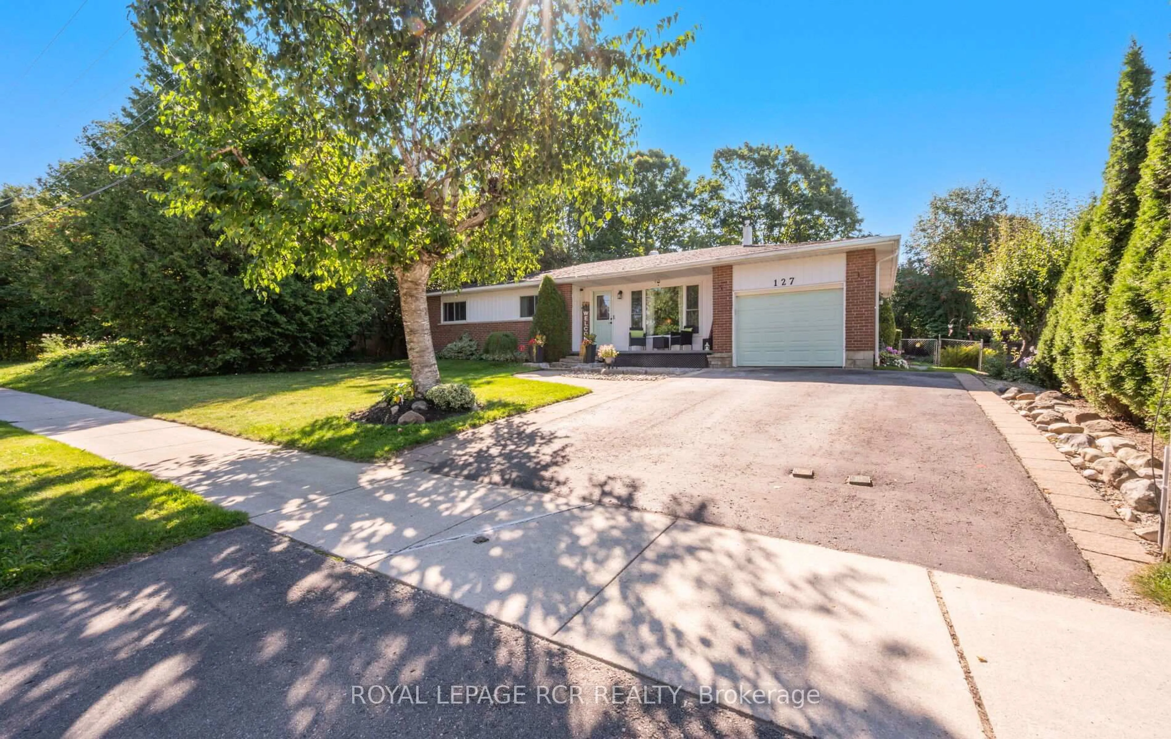 A pic from outside/outdoor area/front of a property/back of a property/a pic from drone, street for 127 Jane St, Shelburne Ontario L9V 2W6