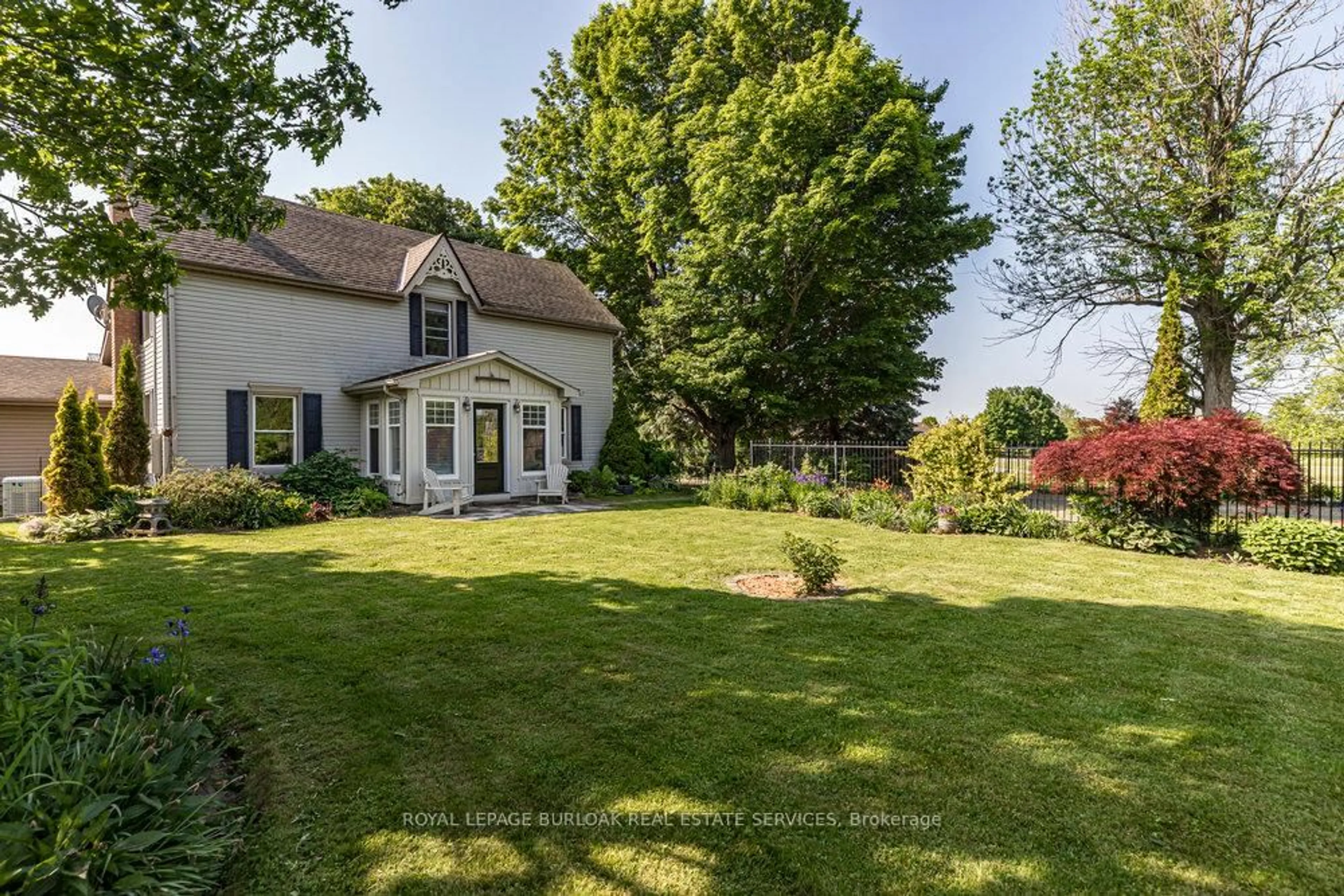 A pic from outside/outdoor area/front of a property/back of a property/a pic from drone, unknown for 516 Concession 7 Rd, Hamilton Ontario L8B 1T6