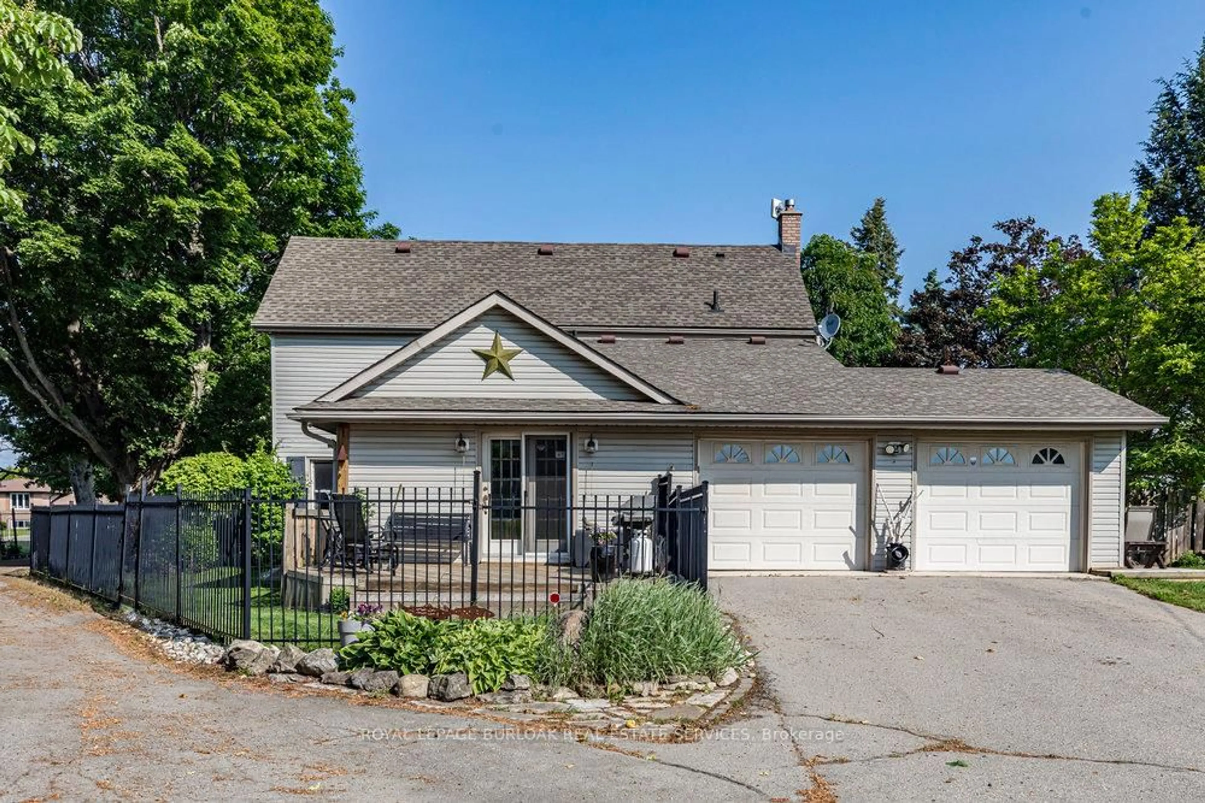 Home with vinyl exterior material, street for 516 Concession 7 Rd, Hamilton Ontario L8B 1T6