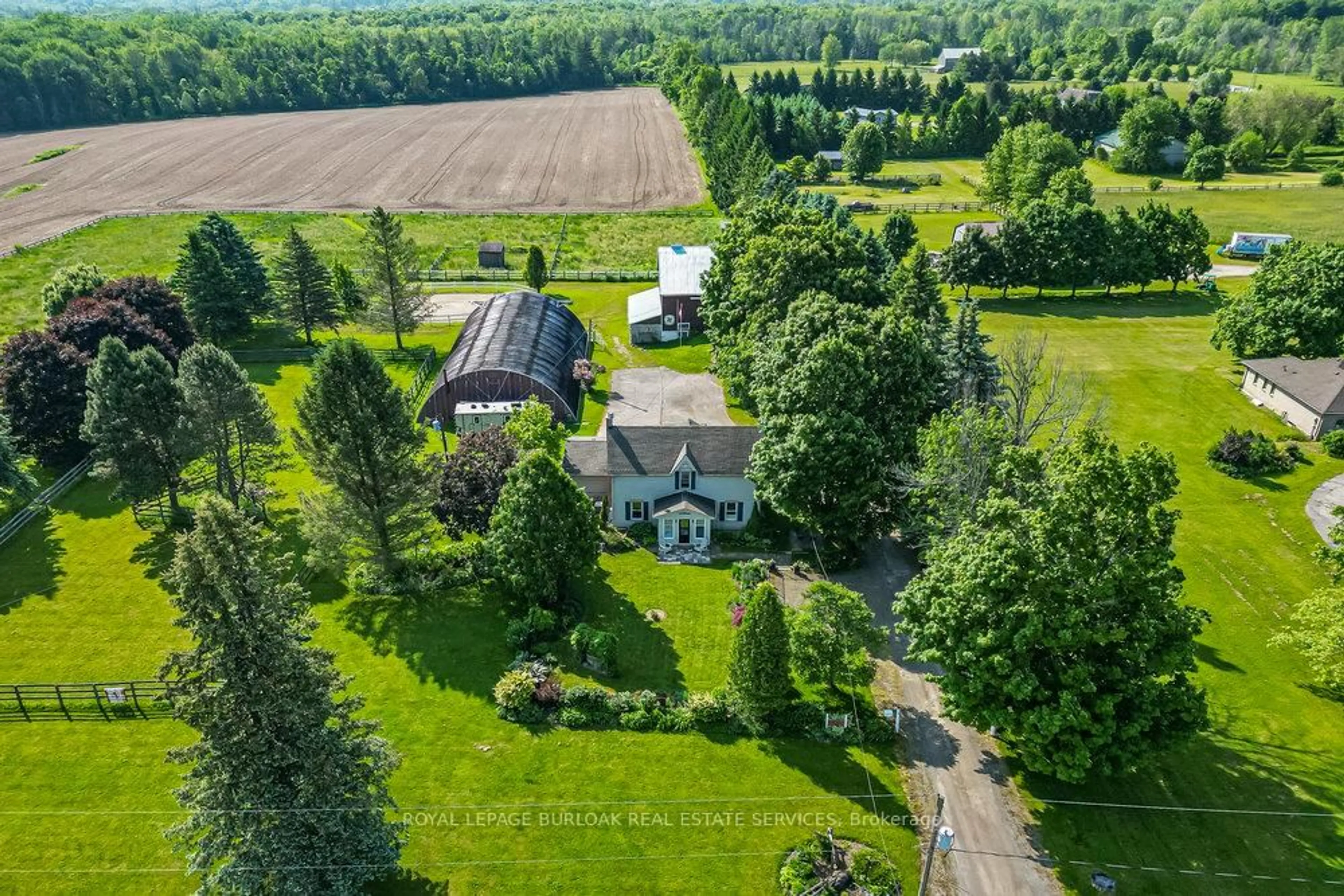 A pic from outside/outdoor area/front of a property/back of a property/a pic from drone, unknown for 516 Concession 7 Rd, Hamilton Ontario L8B 1T6
