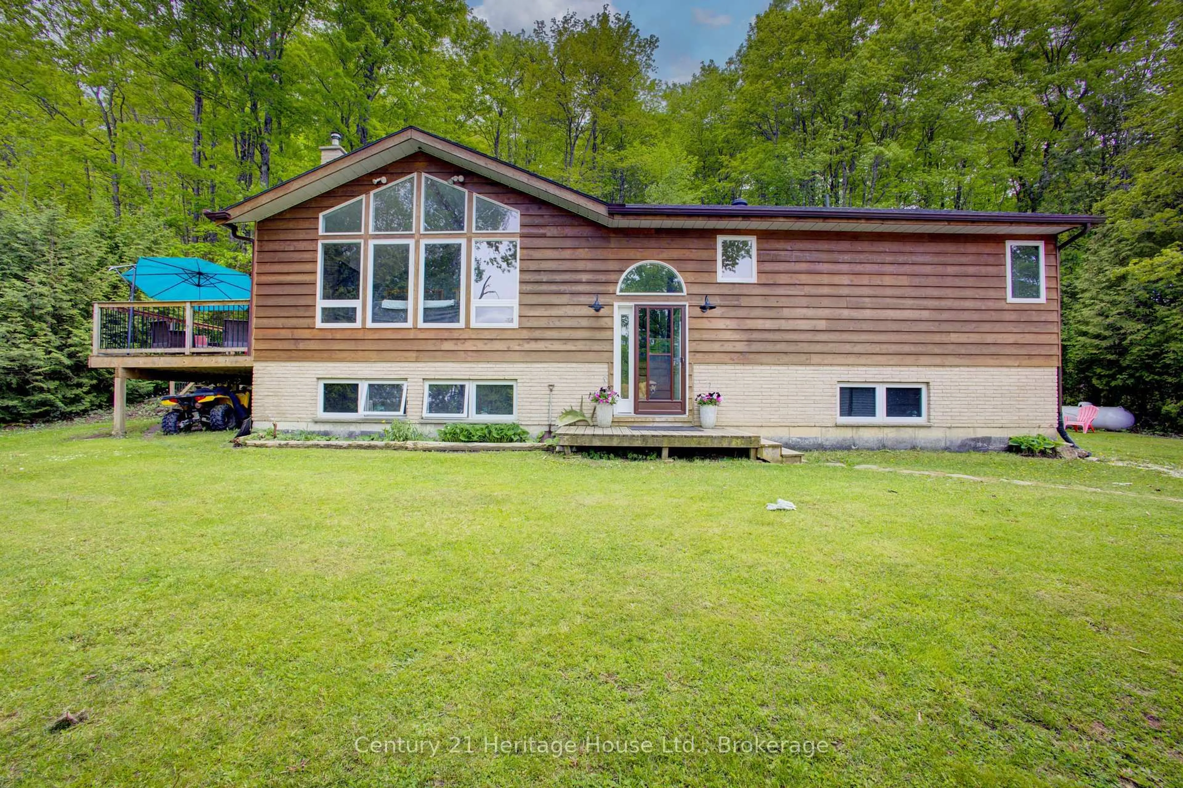 Home with vinyl exterior material, water/lake/river/ocean view for 423080 Rocky Saugeen Rd, West Grey Ontario N0G 1R0