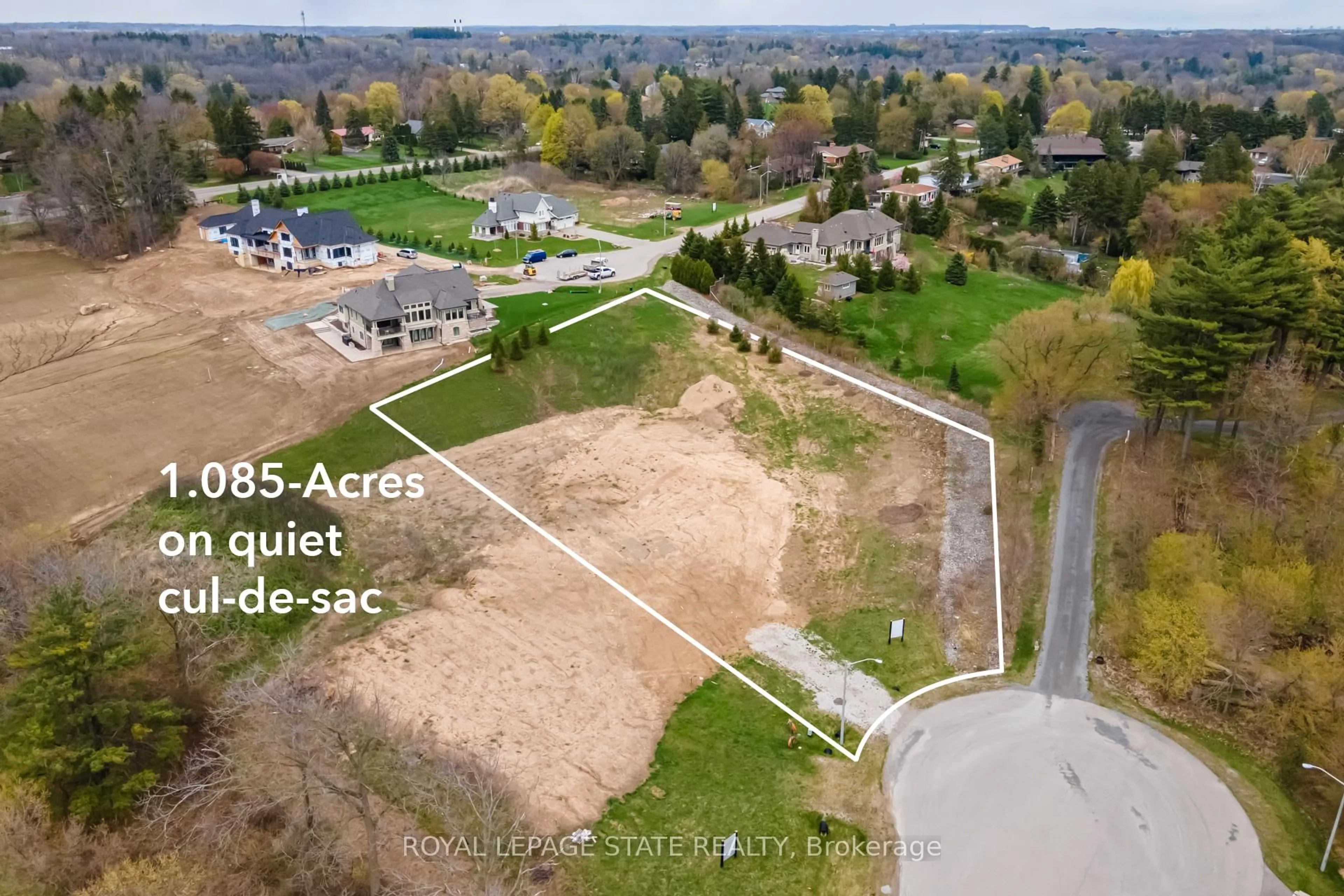 A pic from outside/outdoor area/front of a property/back of a property/a pic from drone, street for 21 Hauser Pl, Hamilton Ontario L9H 5A4