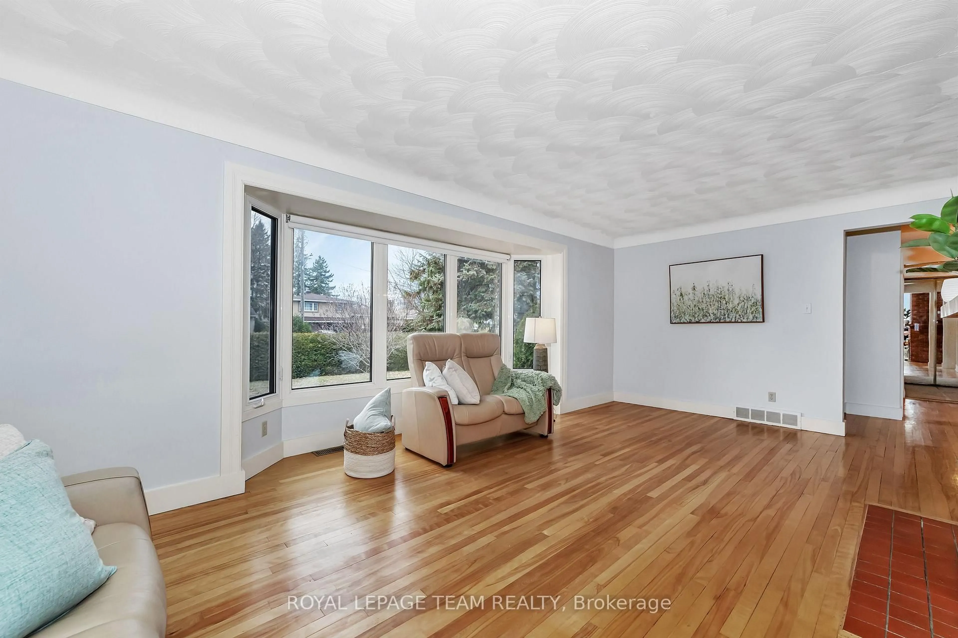 Living room with furniture, wood/laminate floor for 2099 Balharrie Ave, Ottawa Ontario K1G 1G4