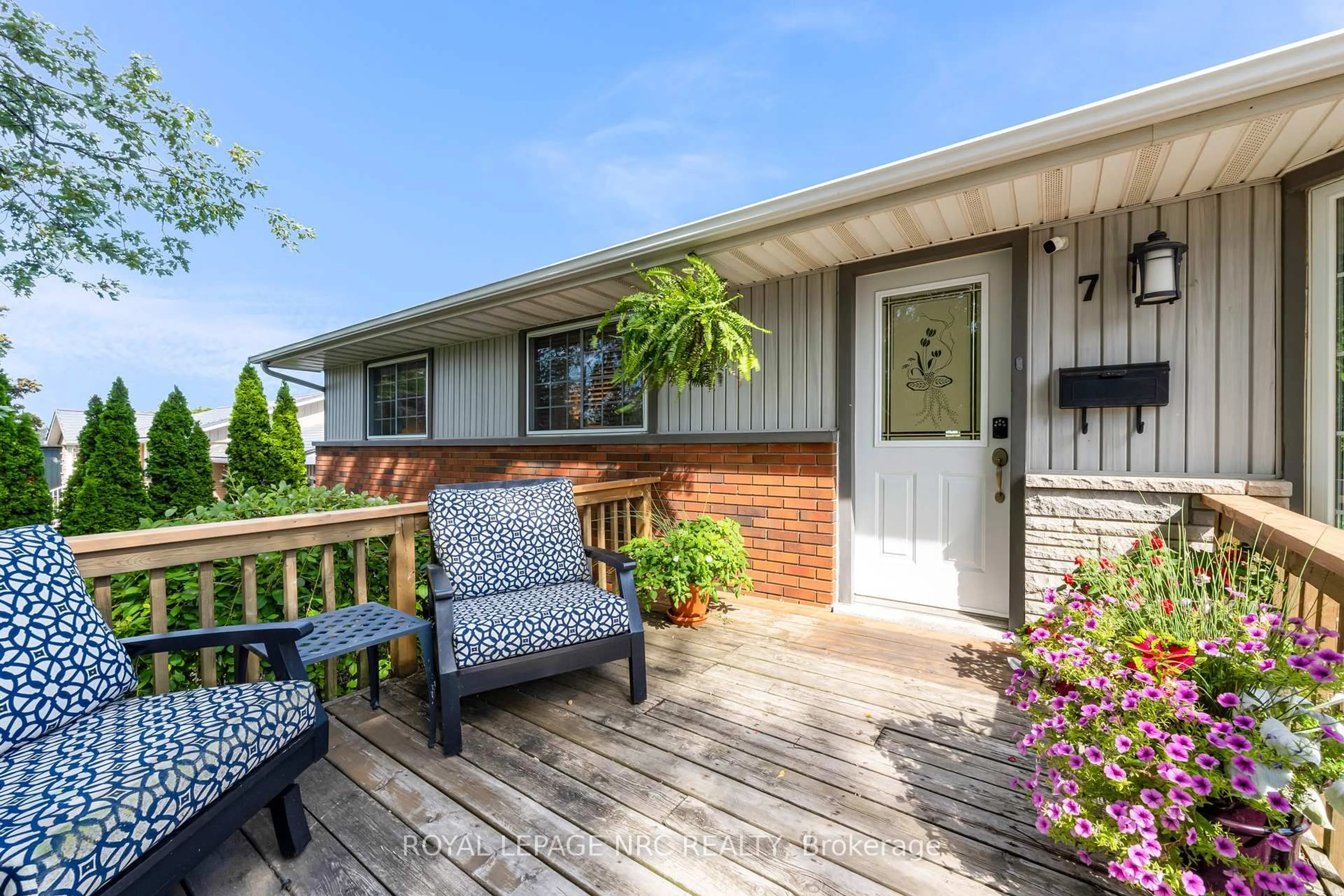 Unknown for 7 Craig Blvd, Grimsby Ontario L3M 4C2