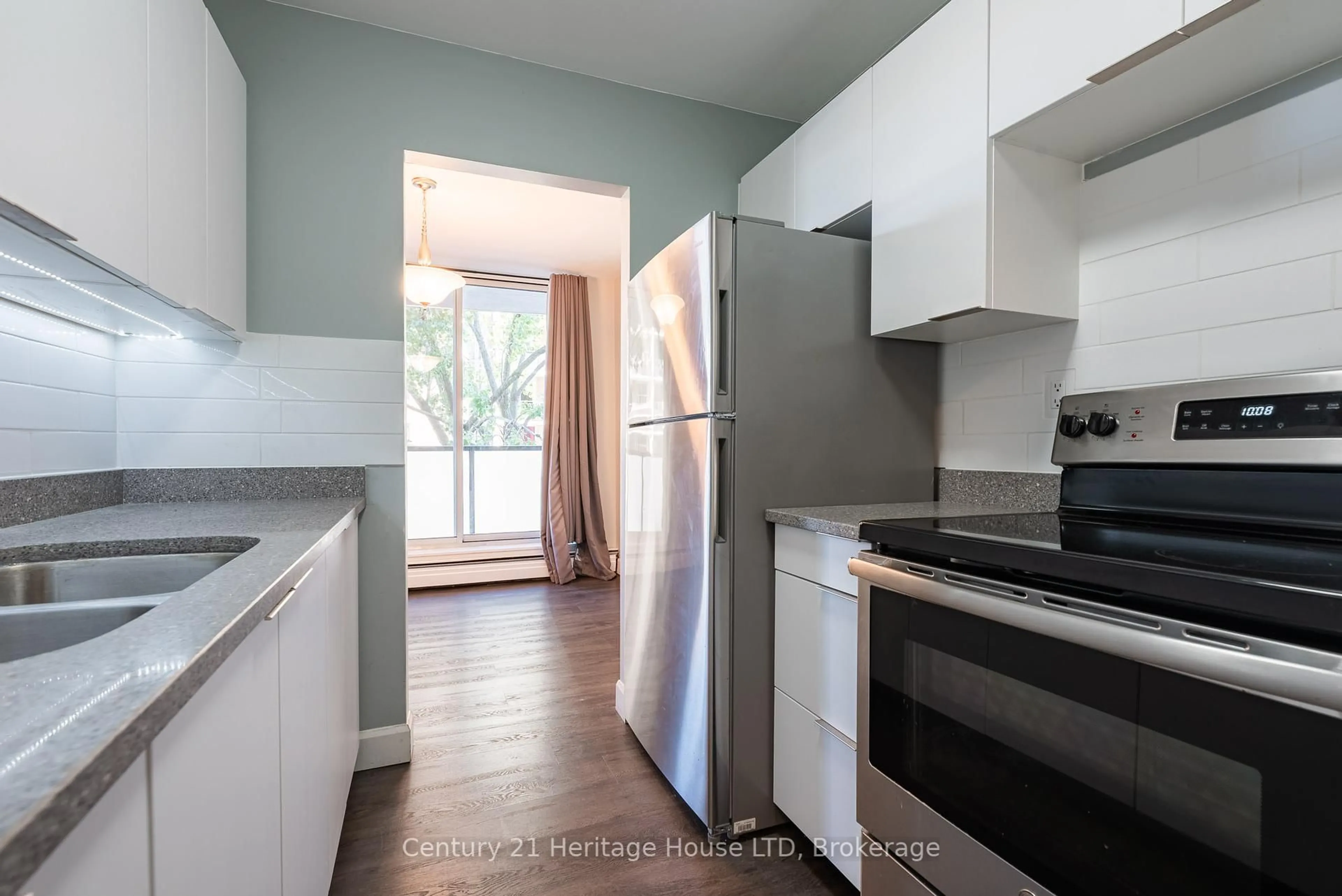 Standard kitchen, unknown for 359 Geneva St #303, St. Catharines Ontario L2N 2G5