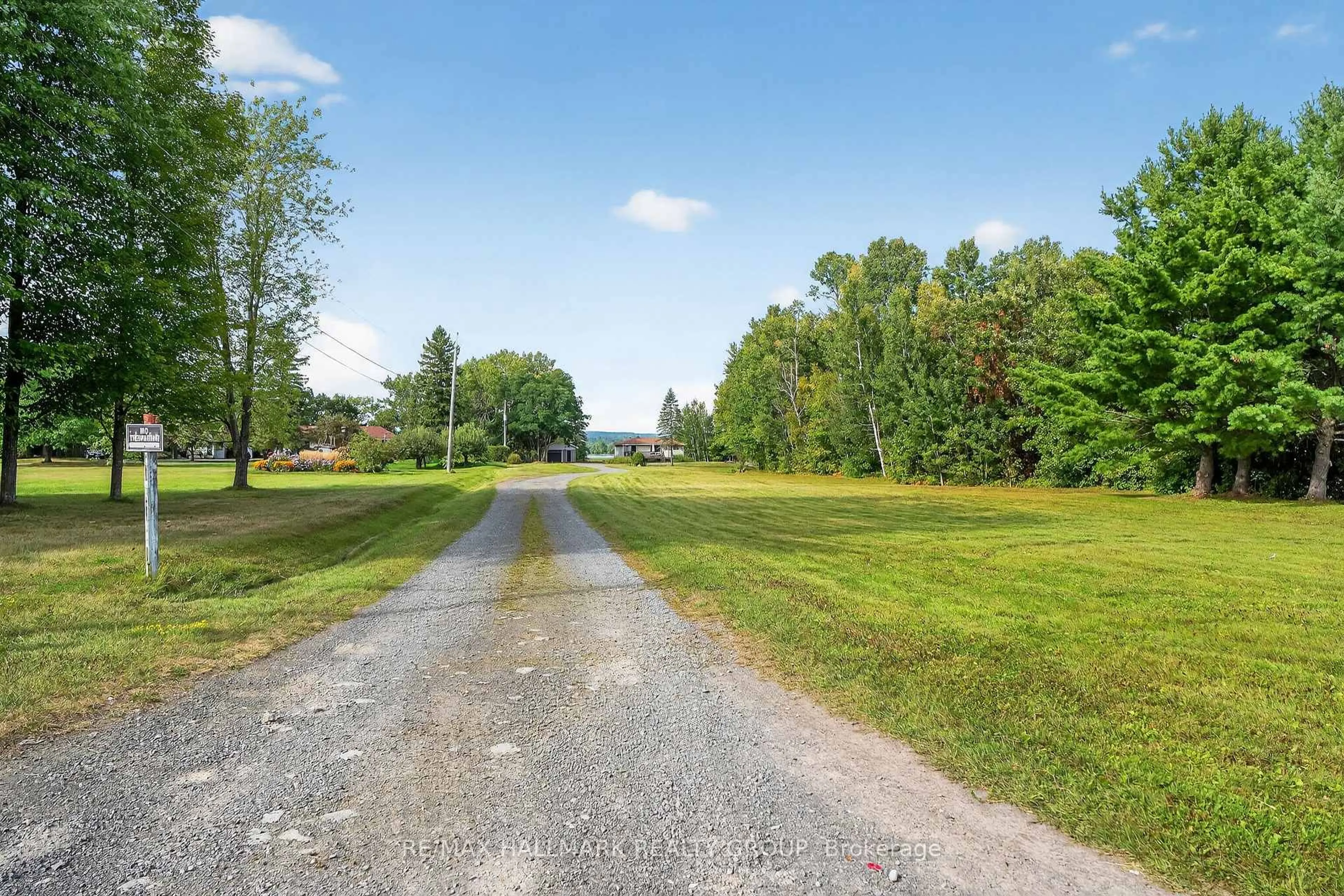 A pic from outside/outdoor area/front of a property/back of a property/a pic from drone, street for 3855 Old Highway 17, Clarence-Rockland Ontario K4K 1W2
