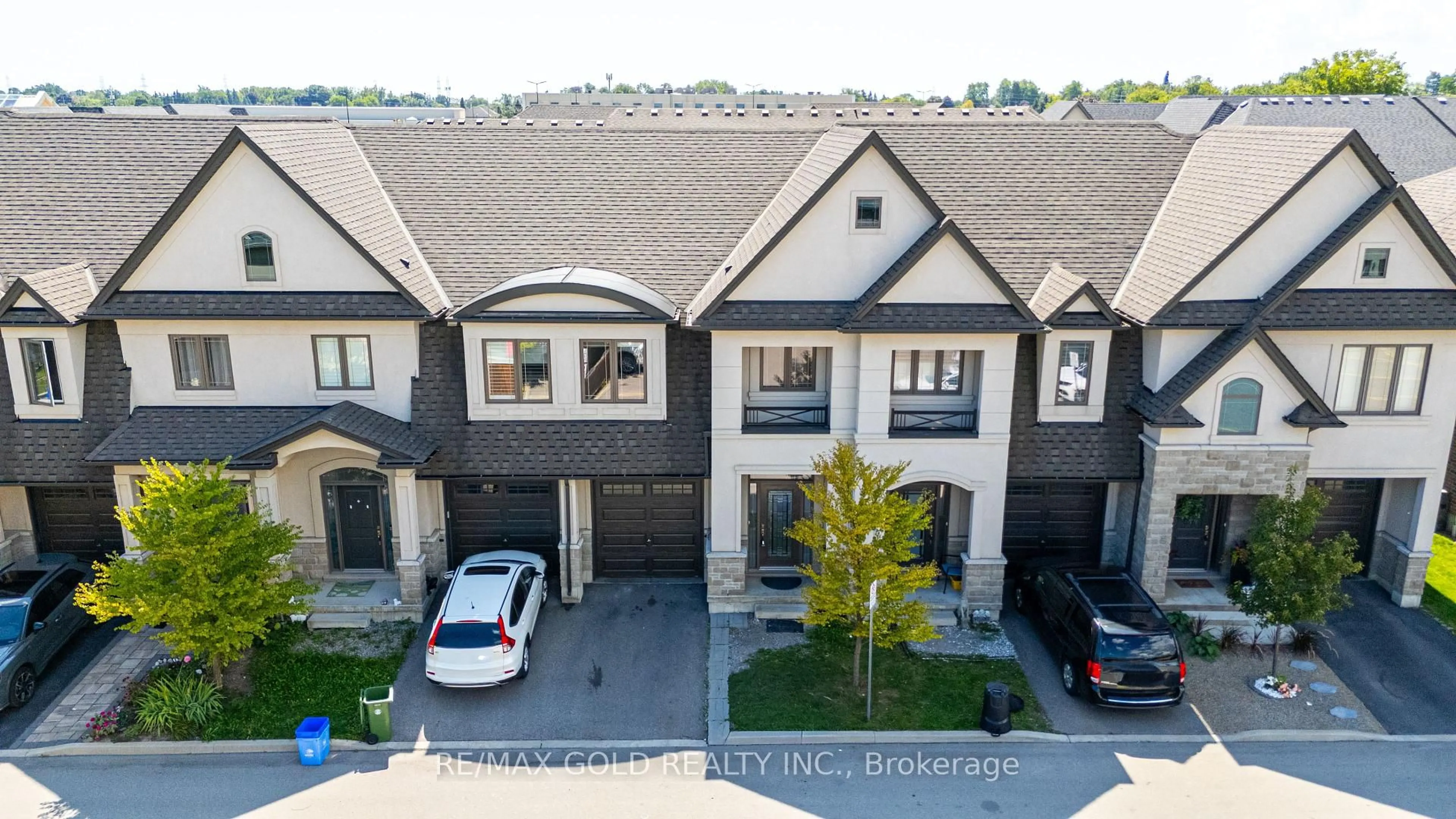 A pic from outside/outdoor area/front of a property/back of a property/a pic from drone, street for 19 Santa Barbara Lane, Hamilton Ontario L9B 0J3