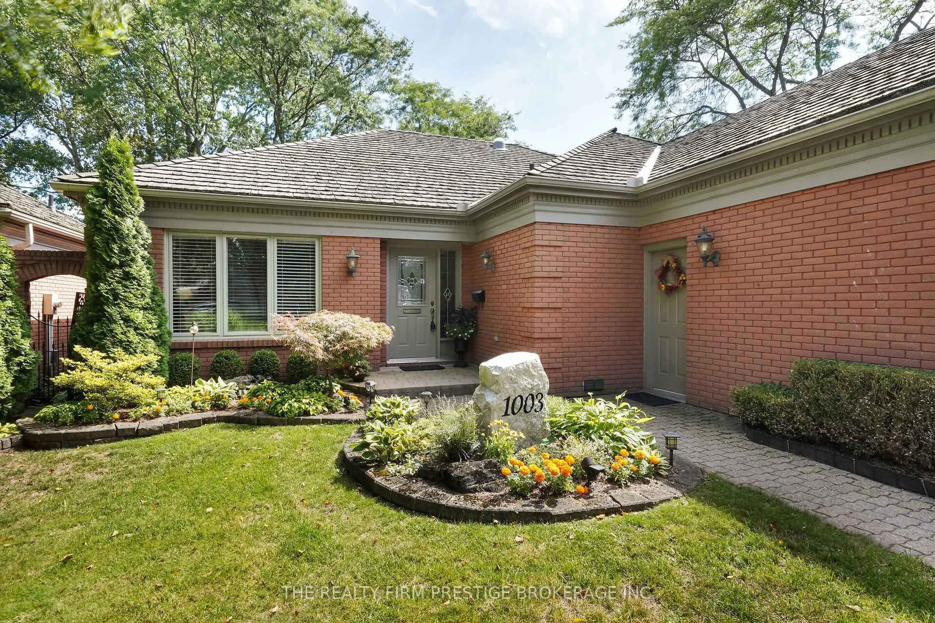 Home with brick exterior material, street for 1003 Hunt Club Mews, London North Ontario N6H 4R7