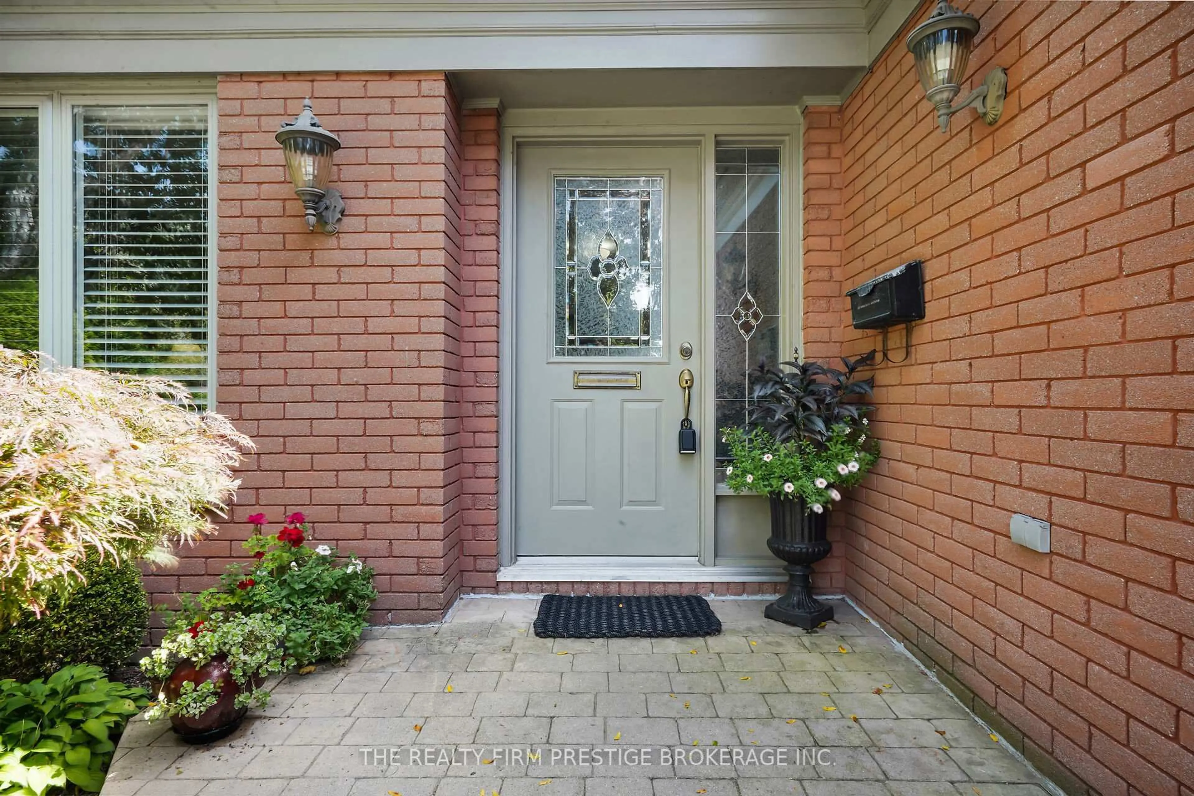 Indoor entryway for 1003 Hunt Club Mews, London North Ontario N6H 4R7