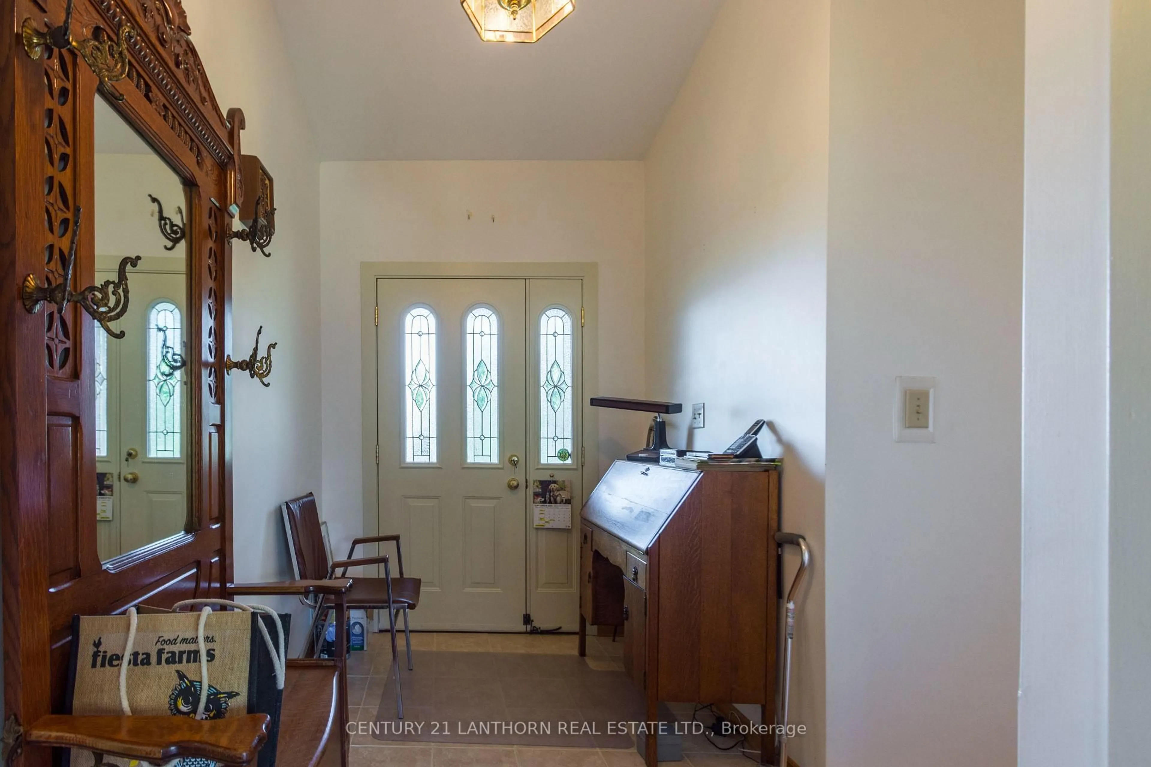 Indoor entryway for 503 Wallbridge Rd, Belleville Ontario K8N 4Z5