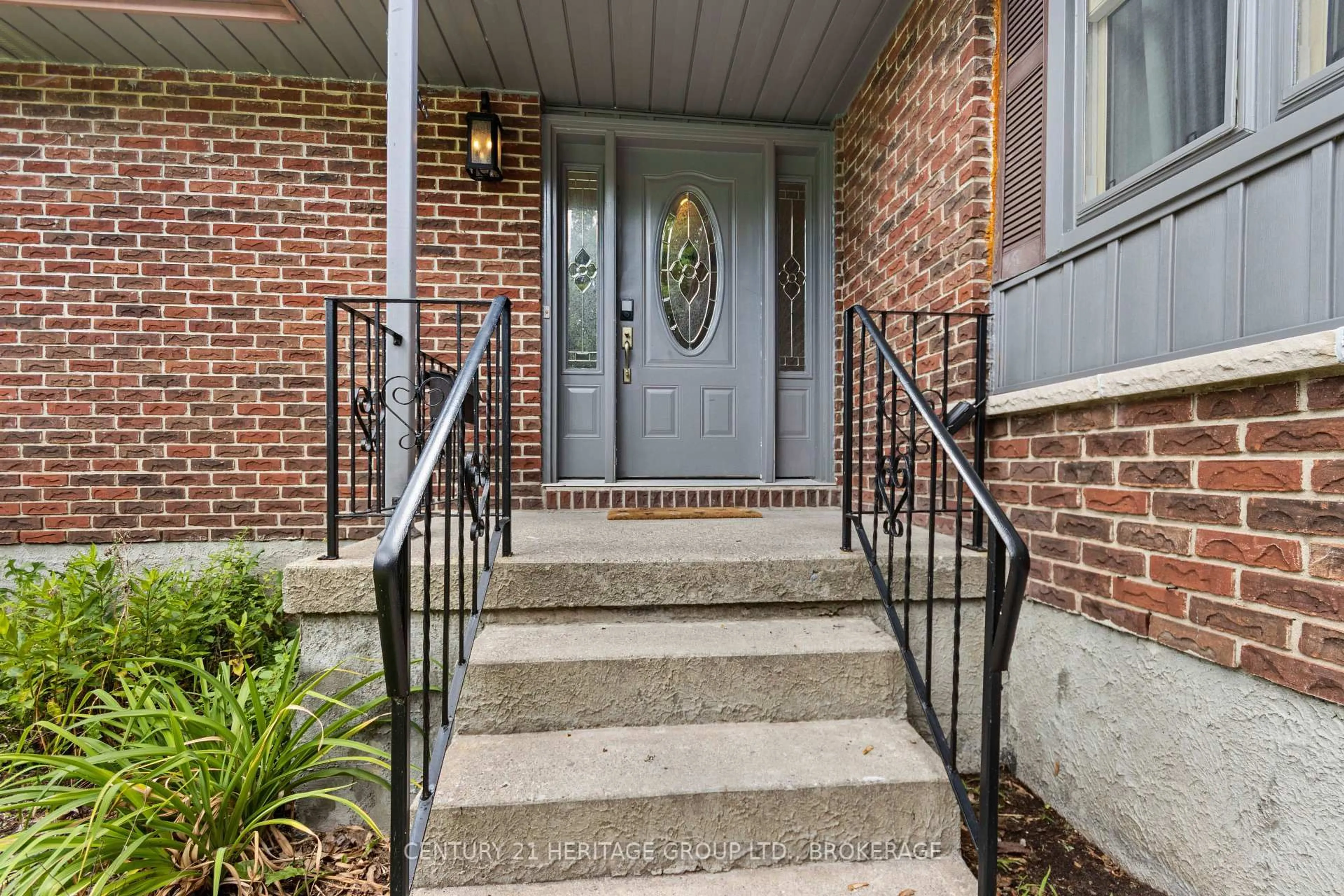 Indoor entryway for 785 Allum Ave, Kingston Ontario K7M 7A3