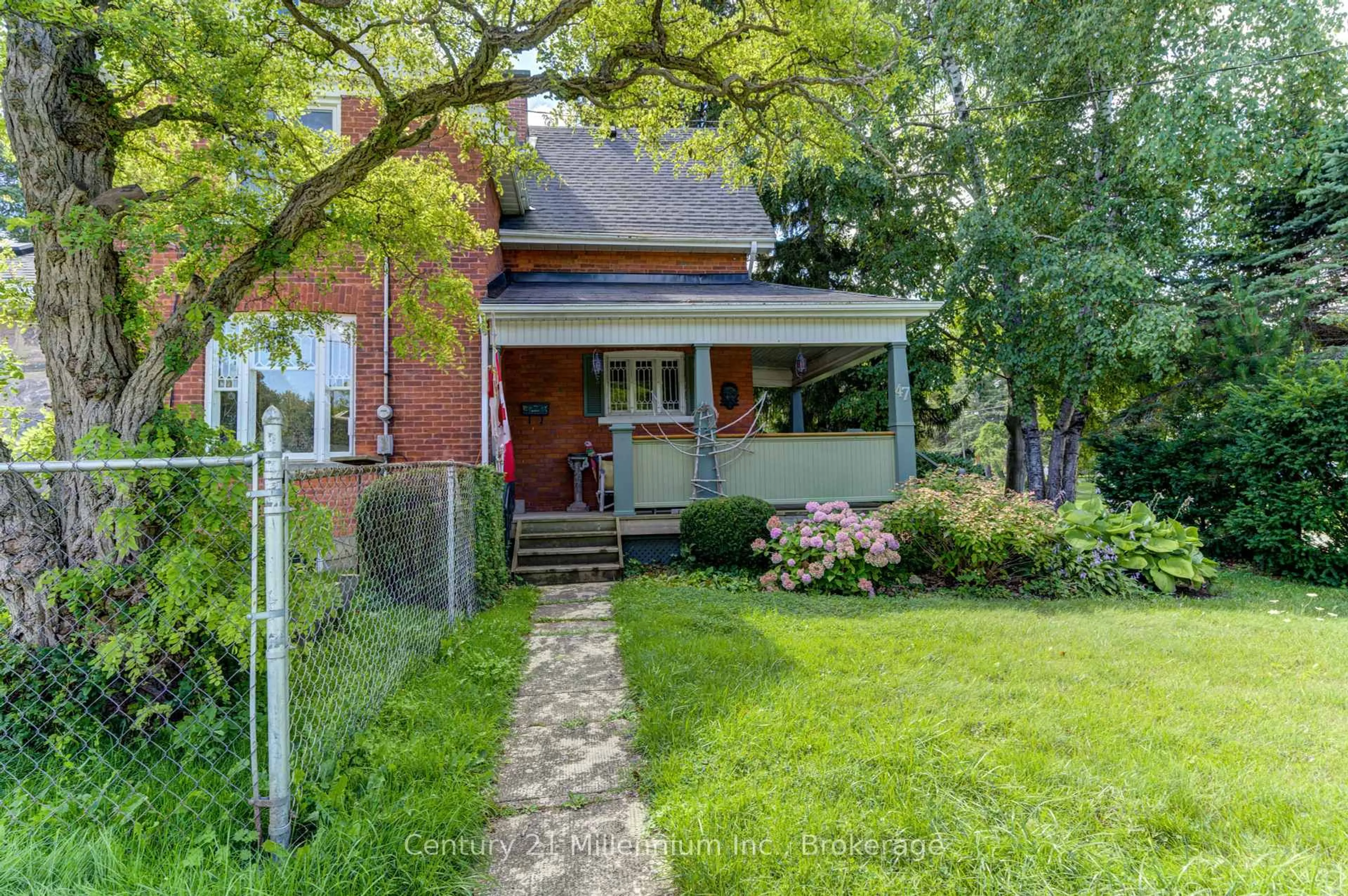Patio, street for 47 Pearson St, Meaford Ontario N4L 1K7