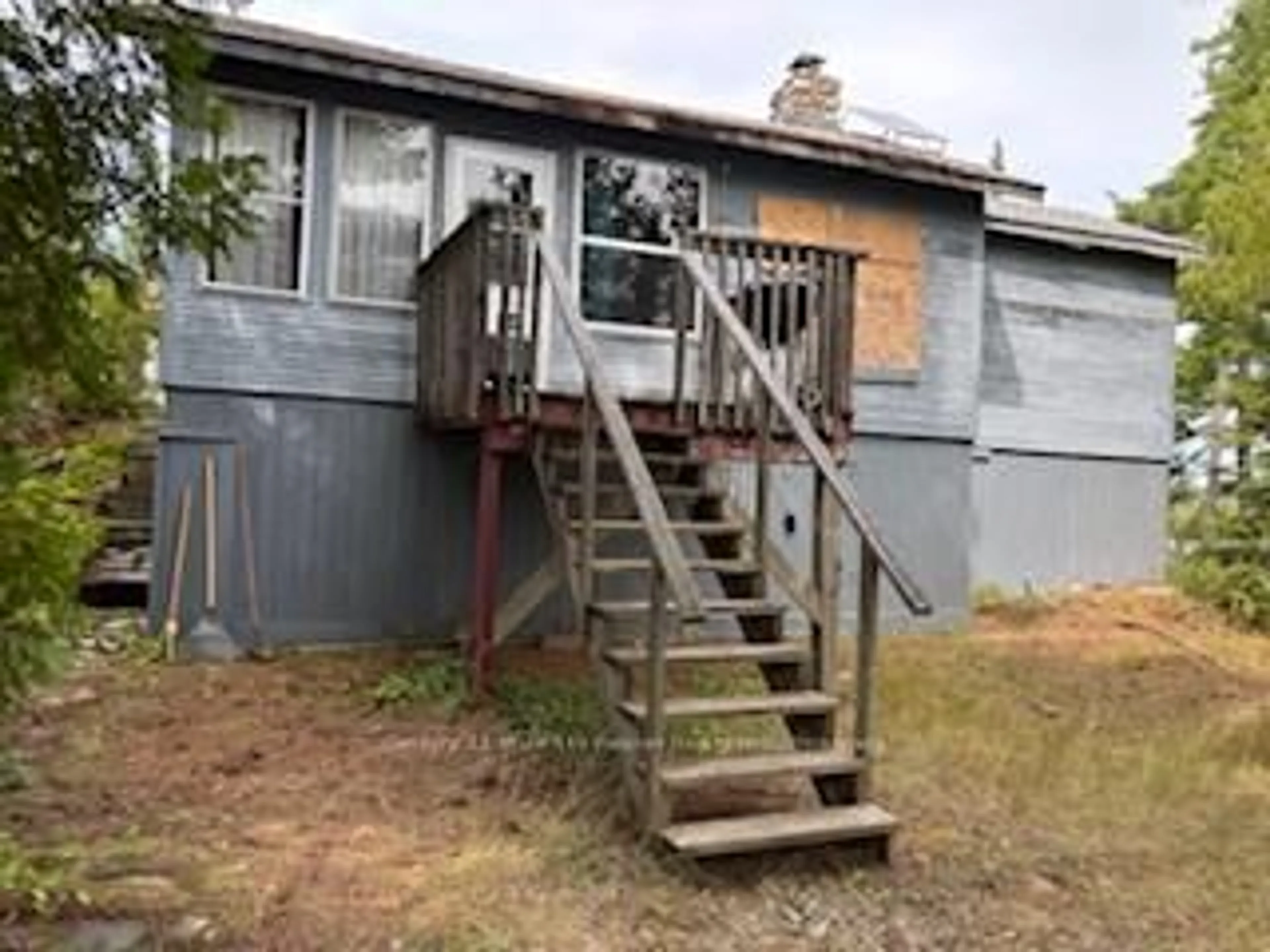 Stairs for 152 ISLAND, Temagami Ontario P0H 1K0
