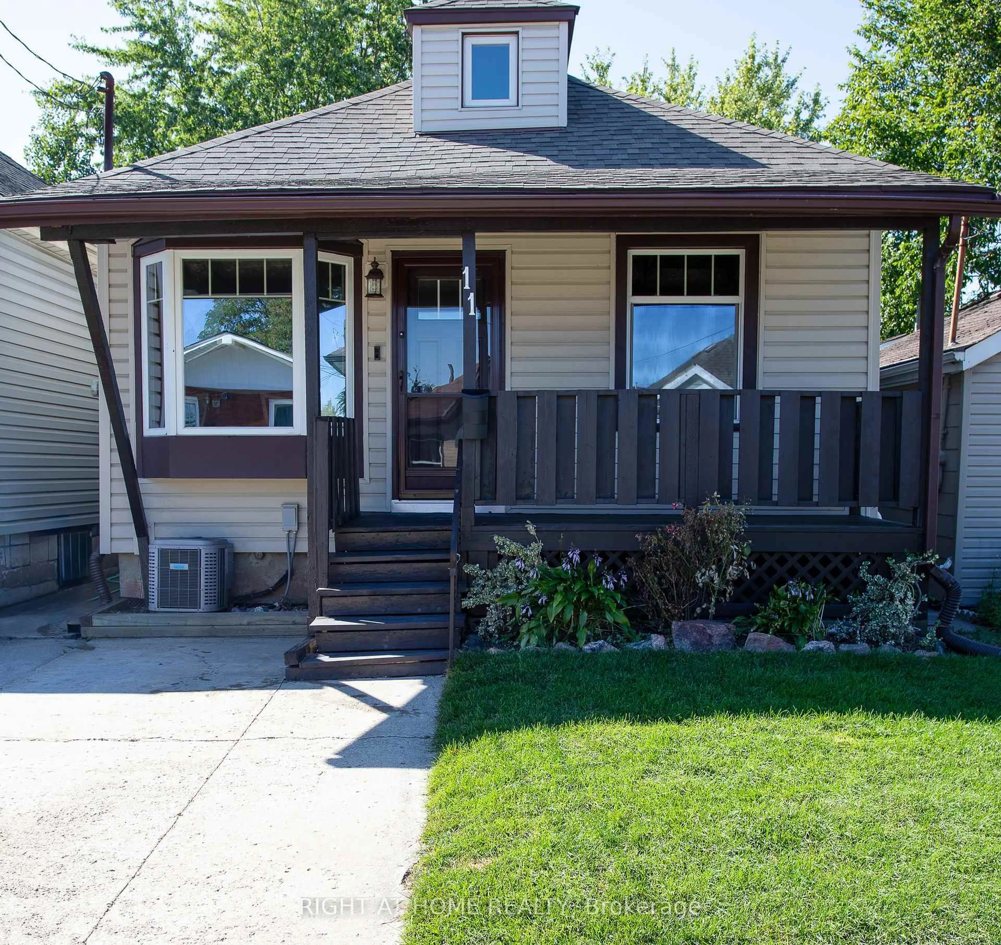 Home with vinyl exterior material, street for 11 Robins Ave, Hamilton Ontario L8H 4M5