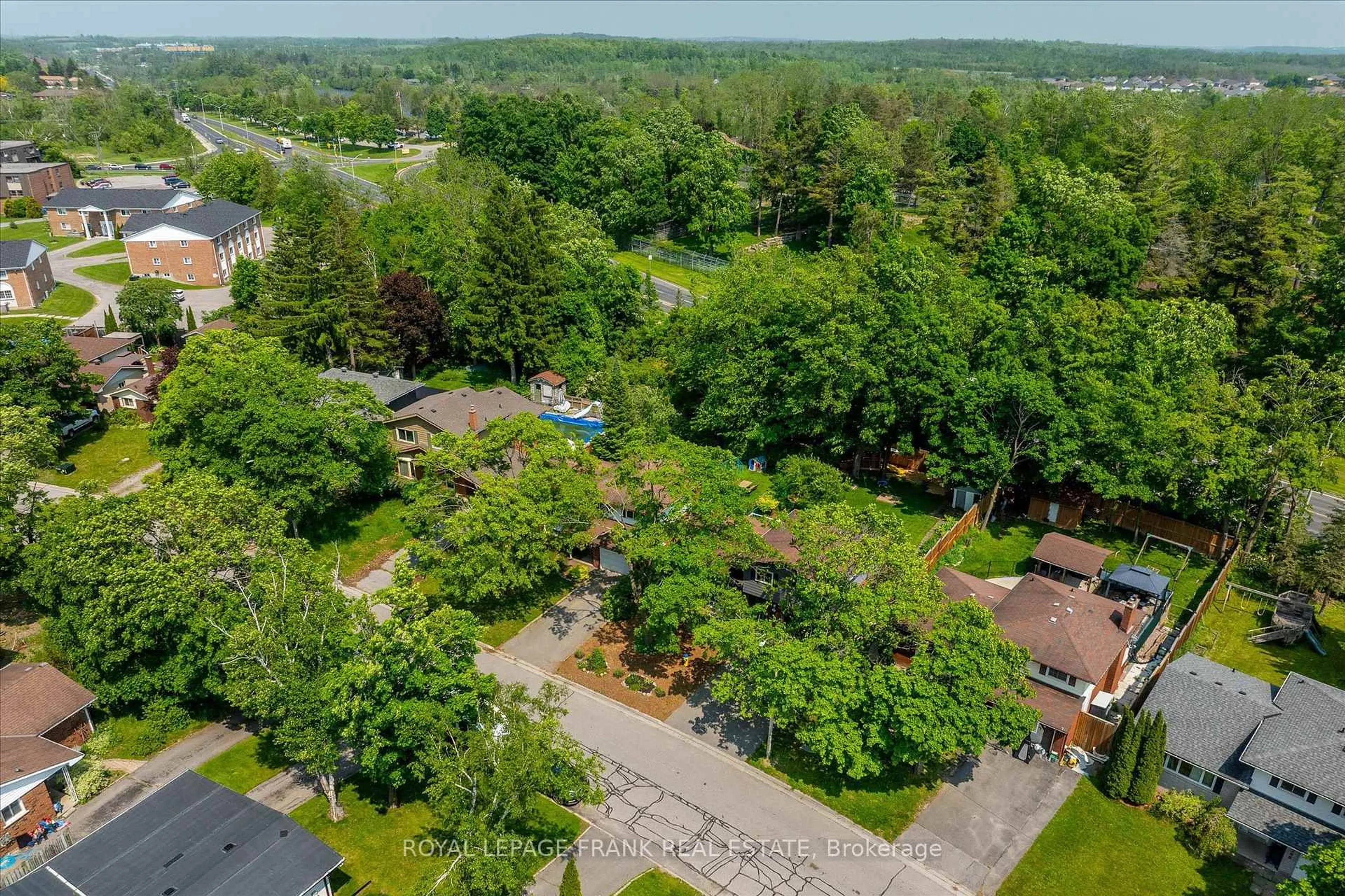 A pic from outside/outdoor area/front of a property/back of a property/a pic from drone, unknown for 1296 Cartier Blvd, Peterborough Ontario K9H 6S1