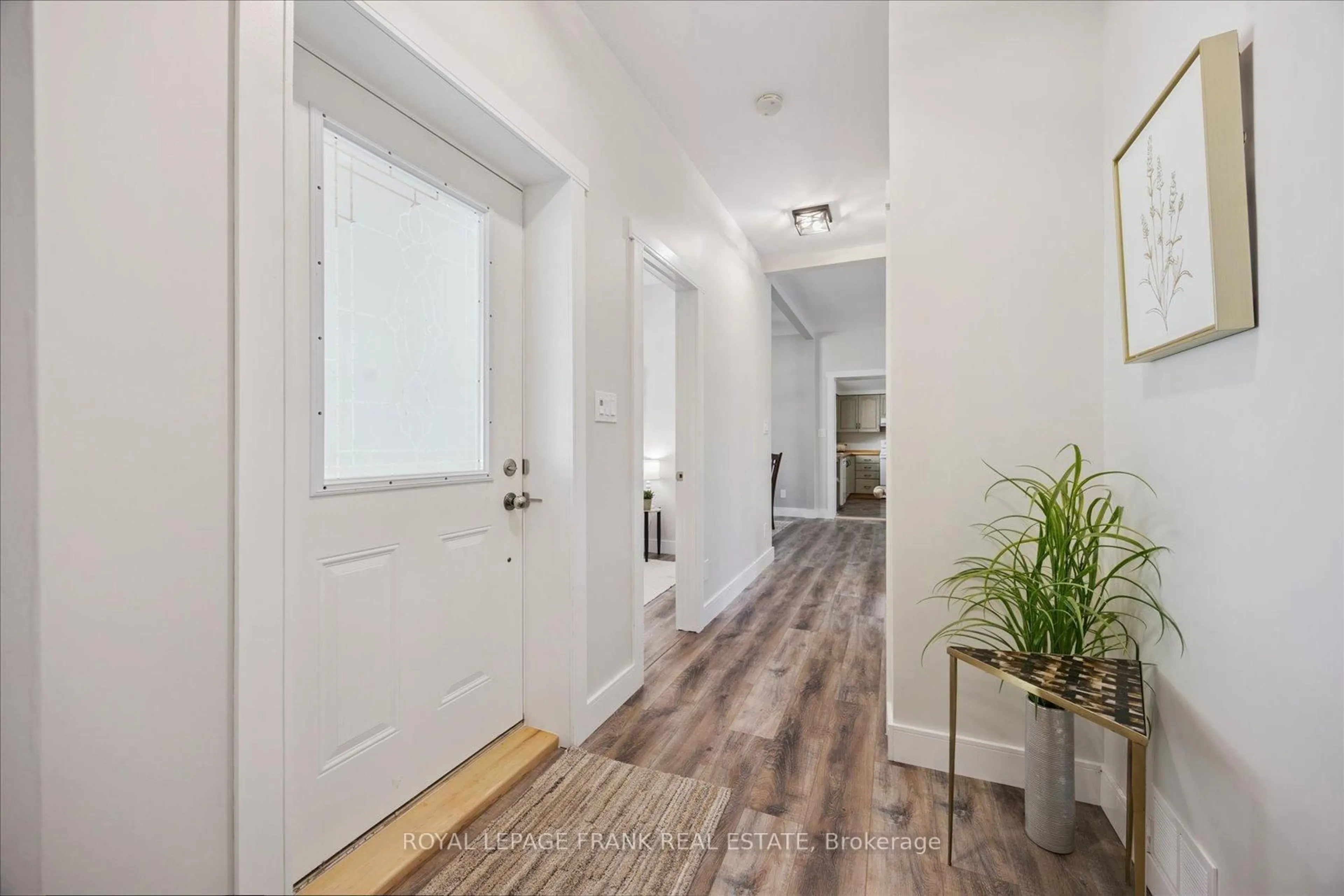 Indoor entryway for 29 Ridout St, Kawartha Lakes Ontario K9V 2B4