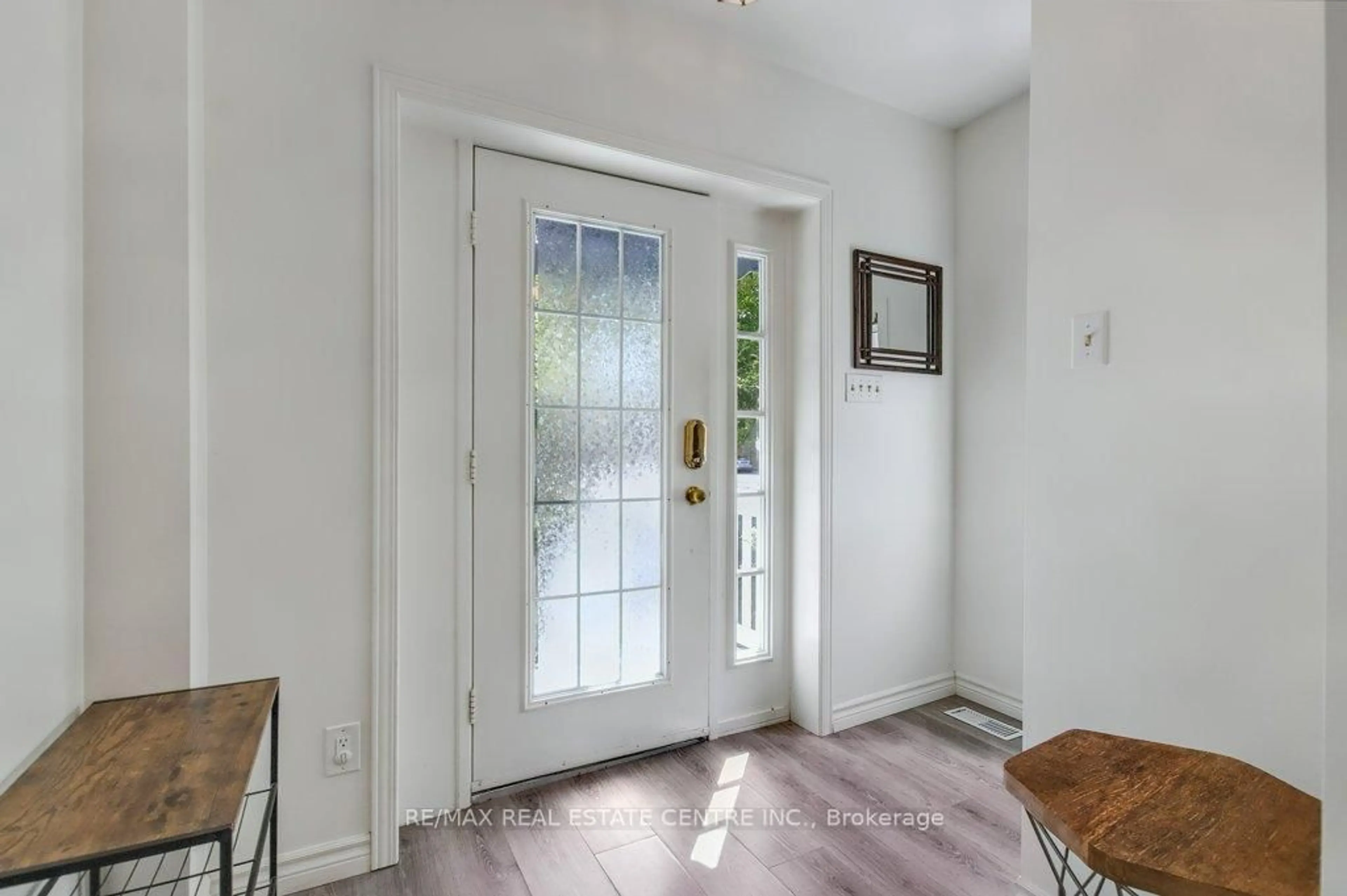 Indoor entryway for 56 John St, Waterloo Ontario N2L 1B4