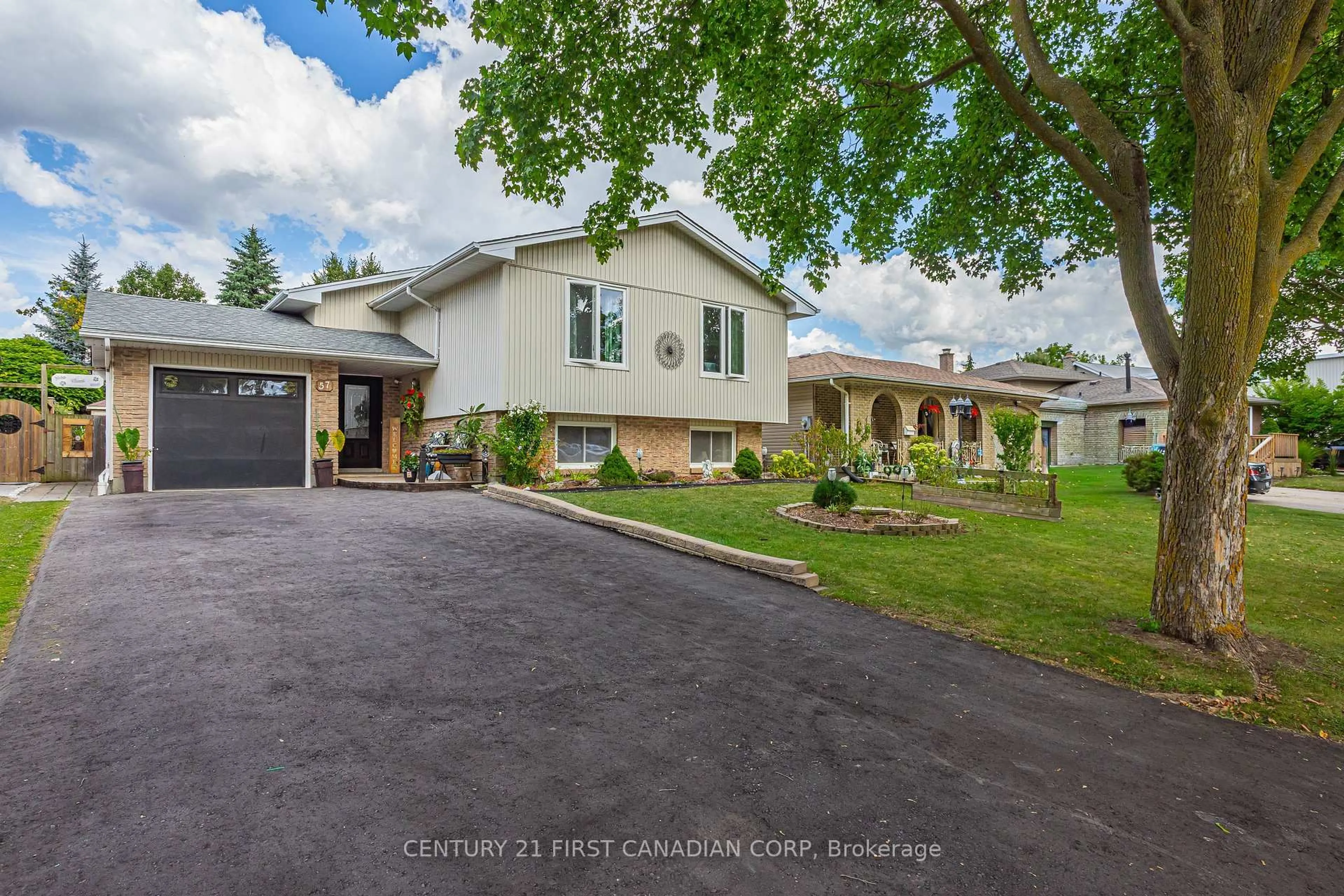 A pic from outside/outdoor area/front of a property/back of a property/a pic from drone, street for 57 Tumbleweed Cres, London South Ontario N6E 2N6