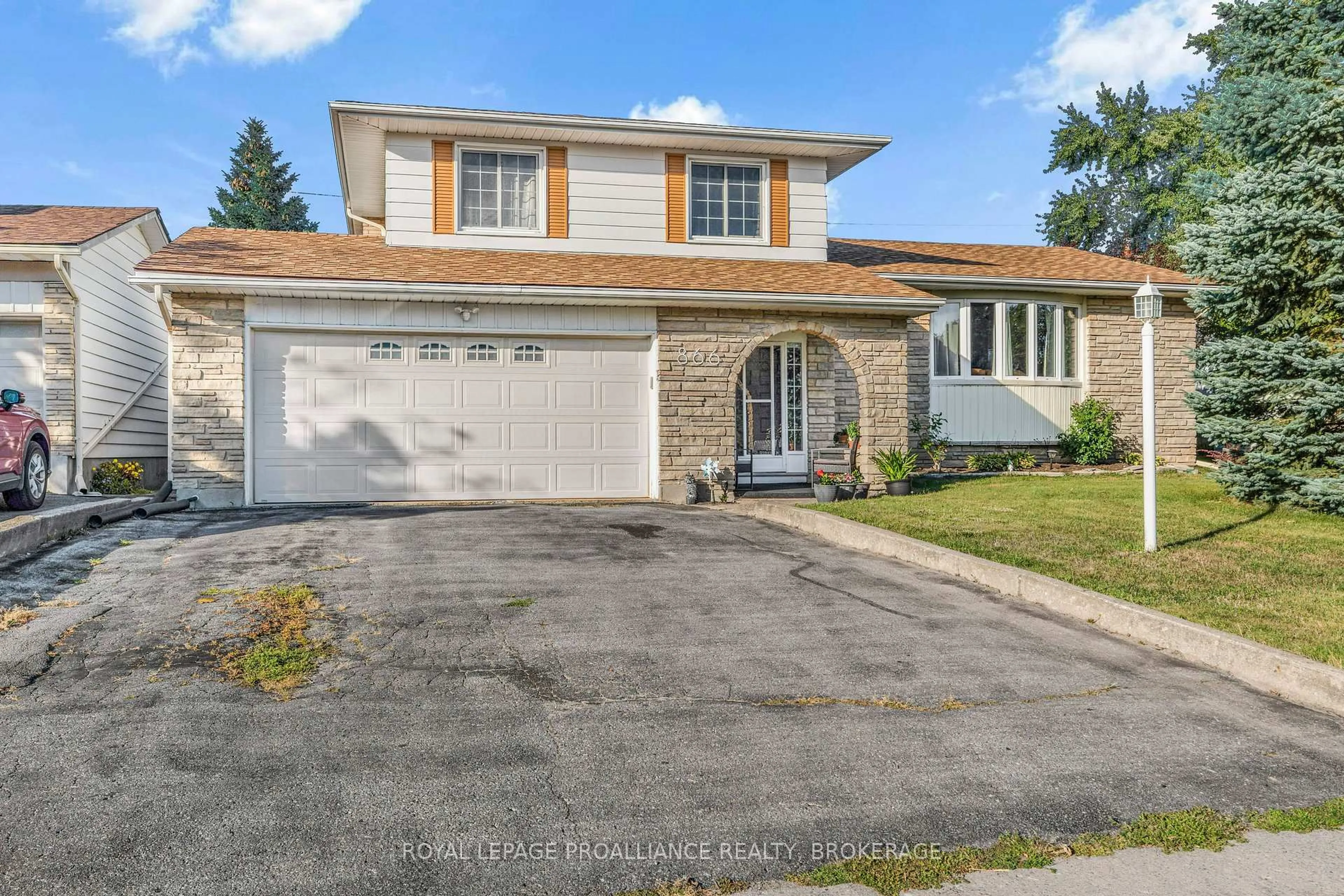 Home with vinyl exterior material, street for 866 Pembridge Cres, Kingston Ontario K7M 6A4