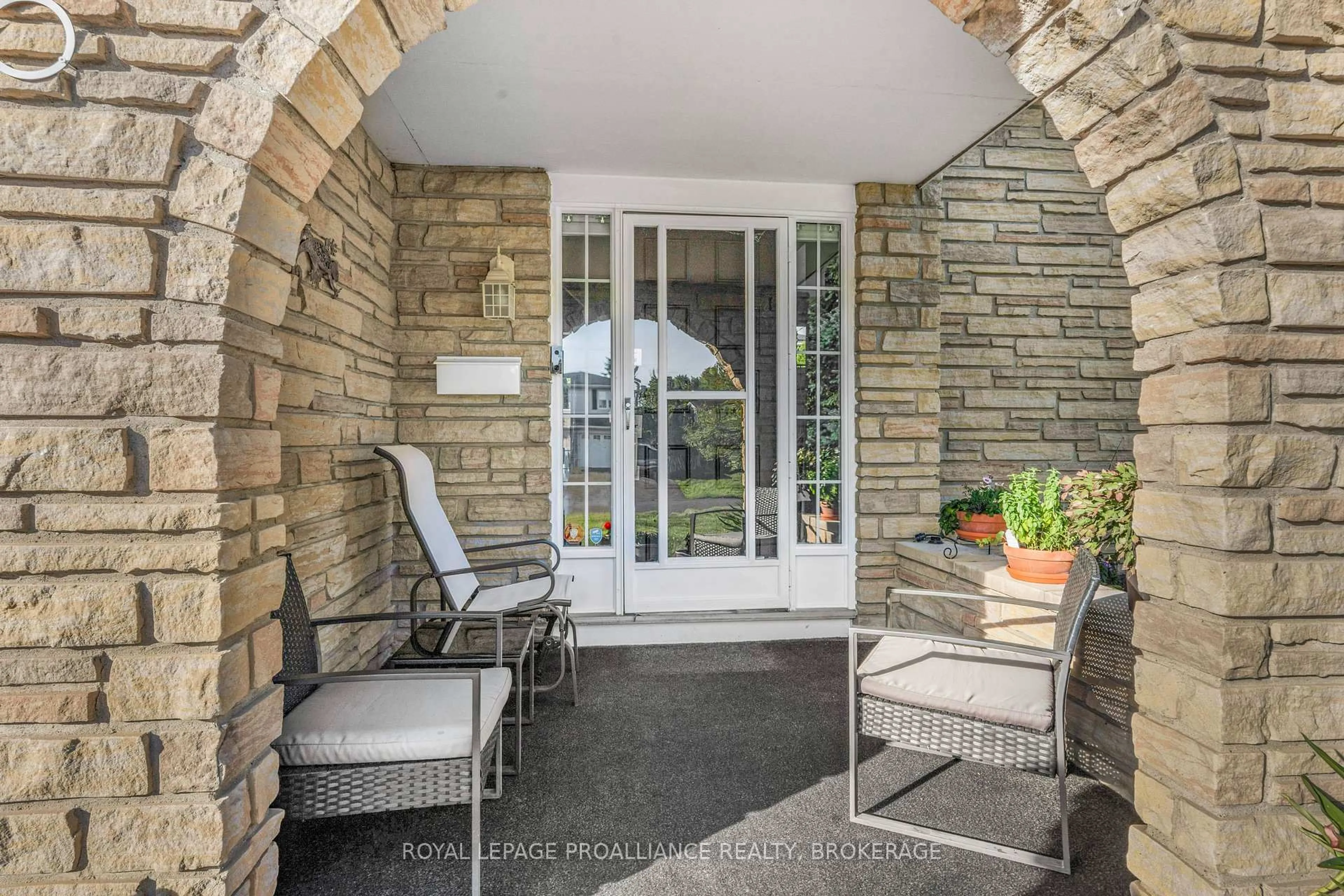 Patio, street for 866 Pembridge Cres, Kingston Ontario K7M 6A4