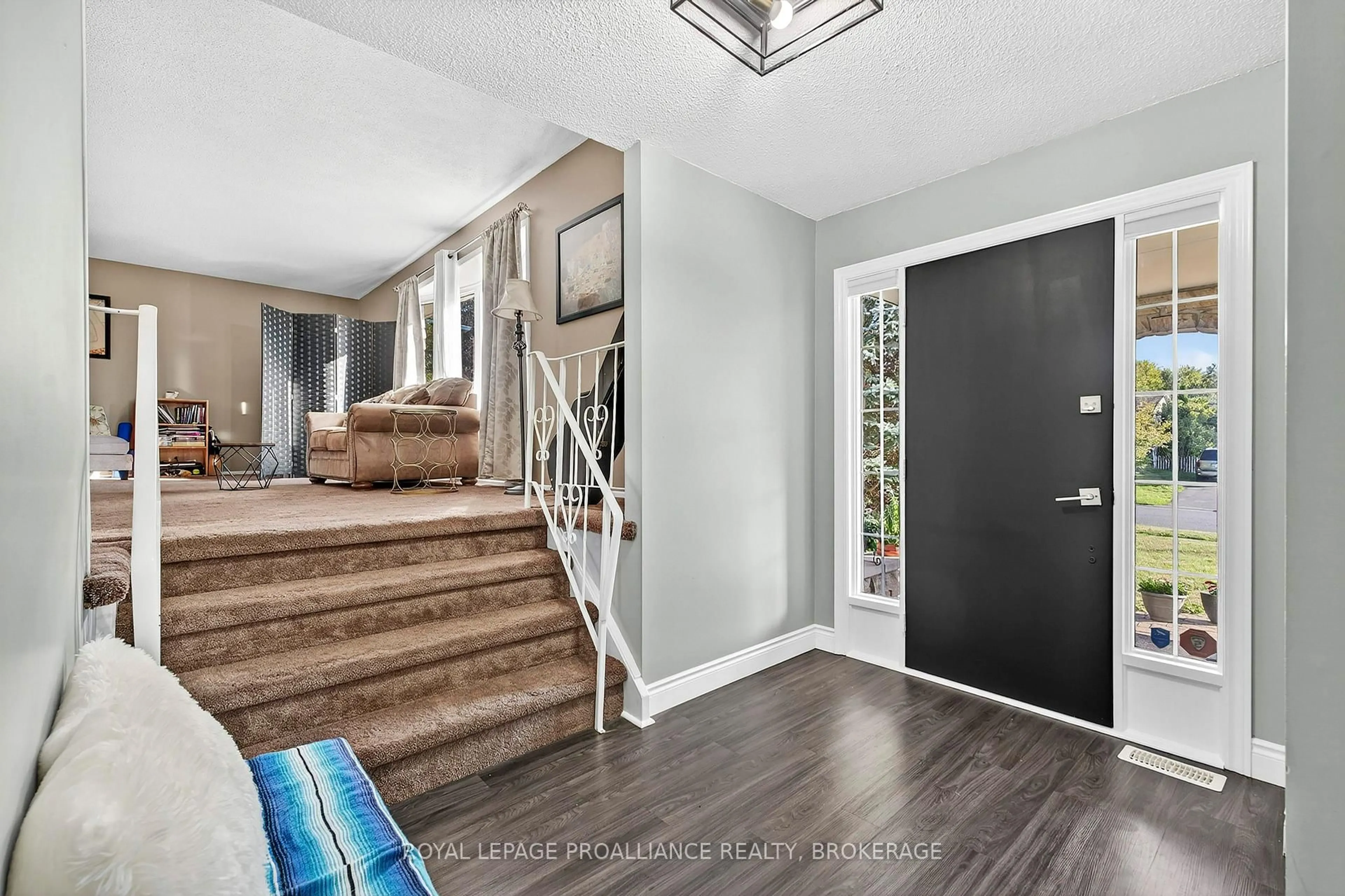 Indoor entryway for 866 Pembridge Cres, Kingston Ontario K7M 6A4