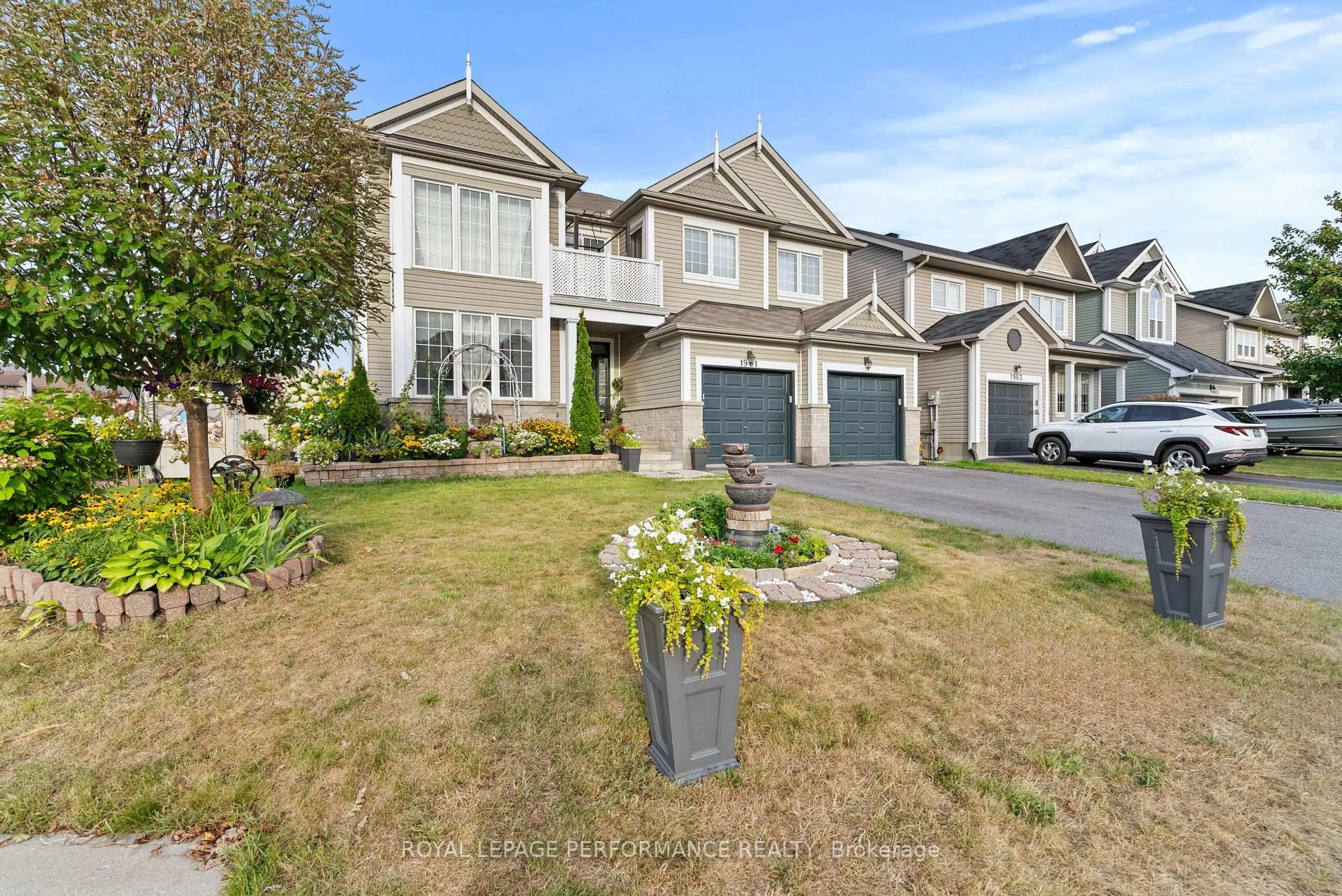 A pic from outside/outdoor area/front of a property/back of a property/a pic from drone, street for 1901 Pennyroyal Cres, Ottawa Ontario K4A 0P3