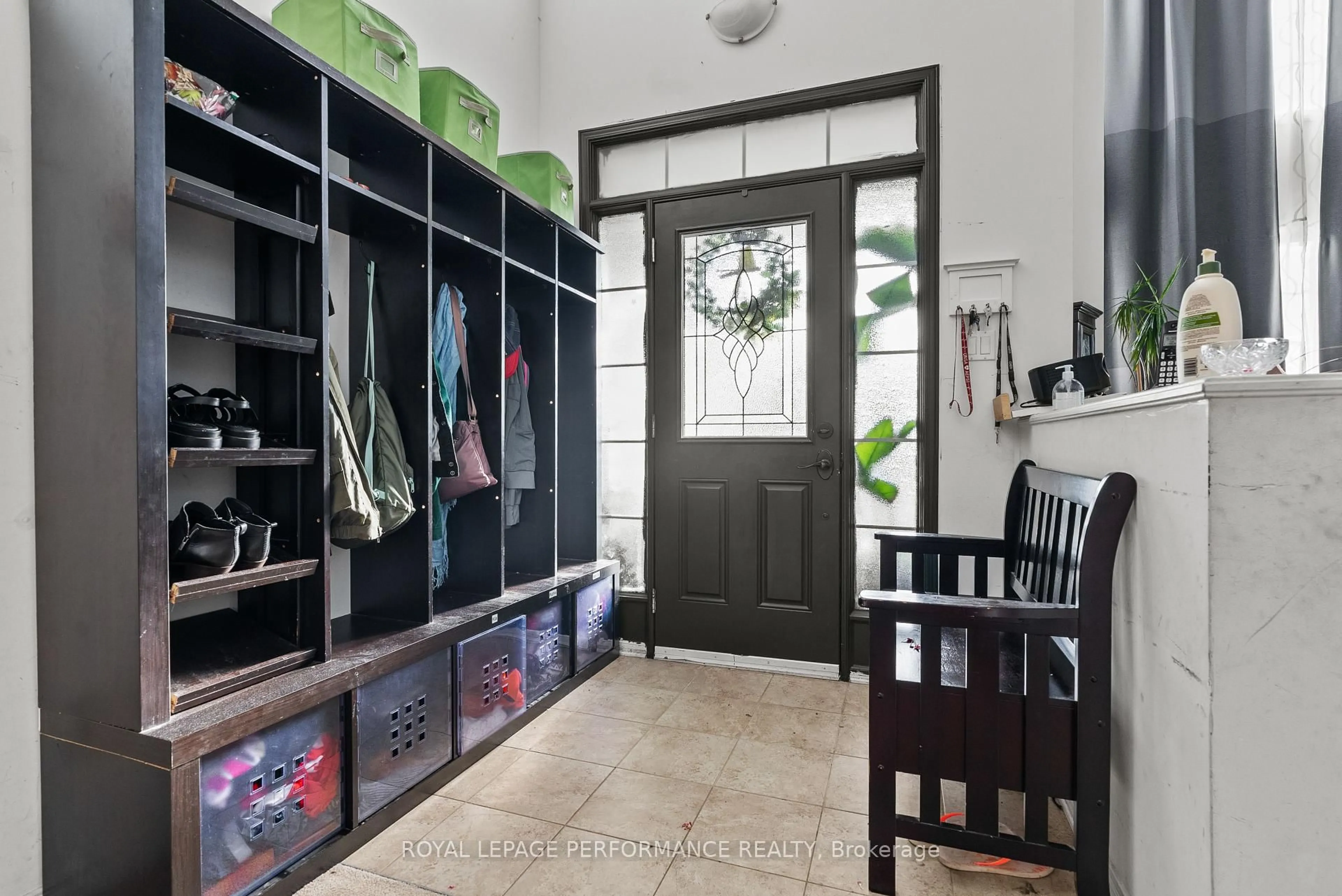 Indoor entryway for 1901 Pennyroyal Cres, Ottawa Ontario K4A 0P3