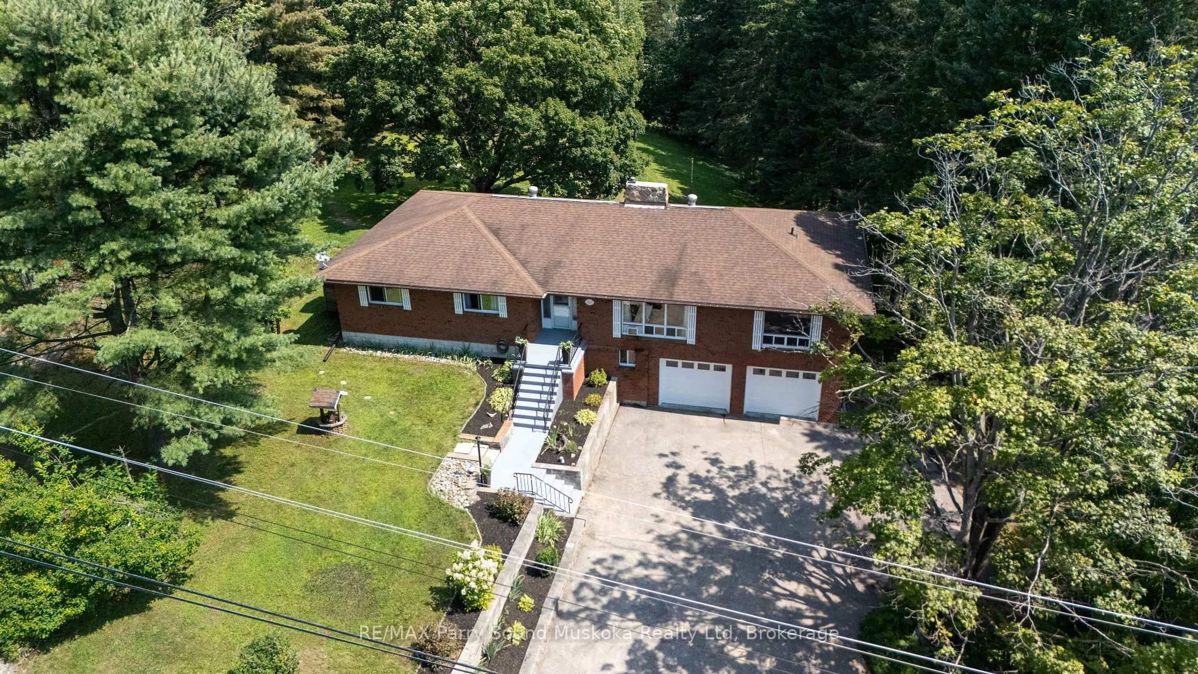 A pic from outside/outdoor area/front of a property/back of a property/a pic from drone, unknown for 113 North Rd, McDougall Ontario P2A 2W9