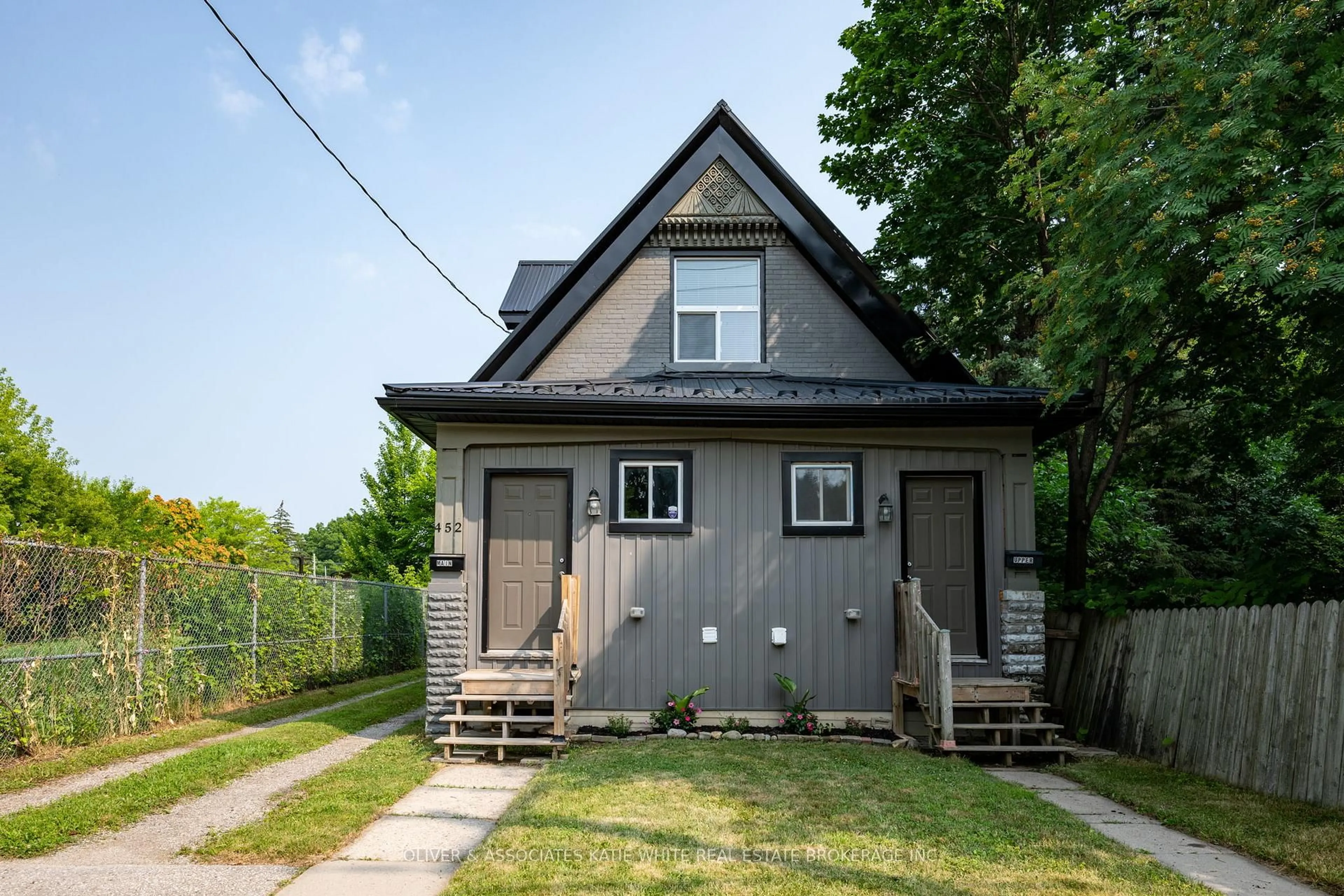 Unknown for 452 South St, London East Ontario N6B 1C2