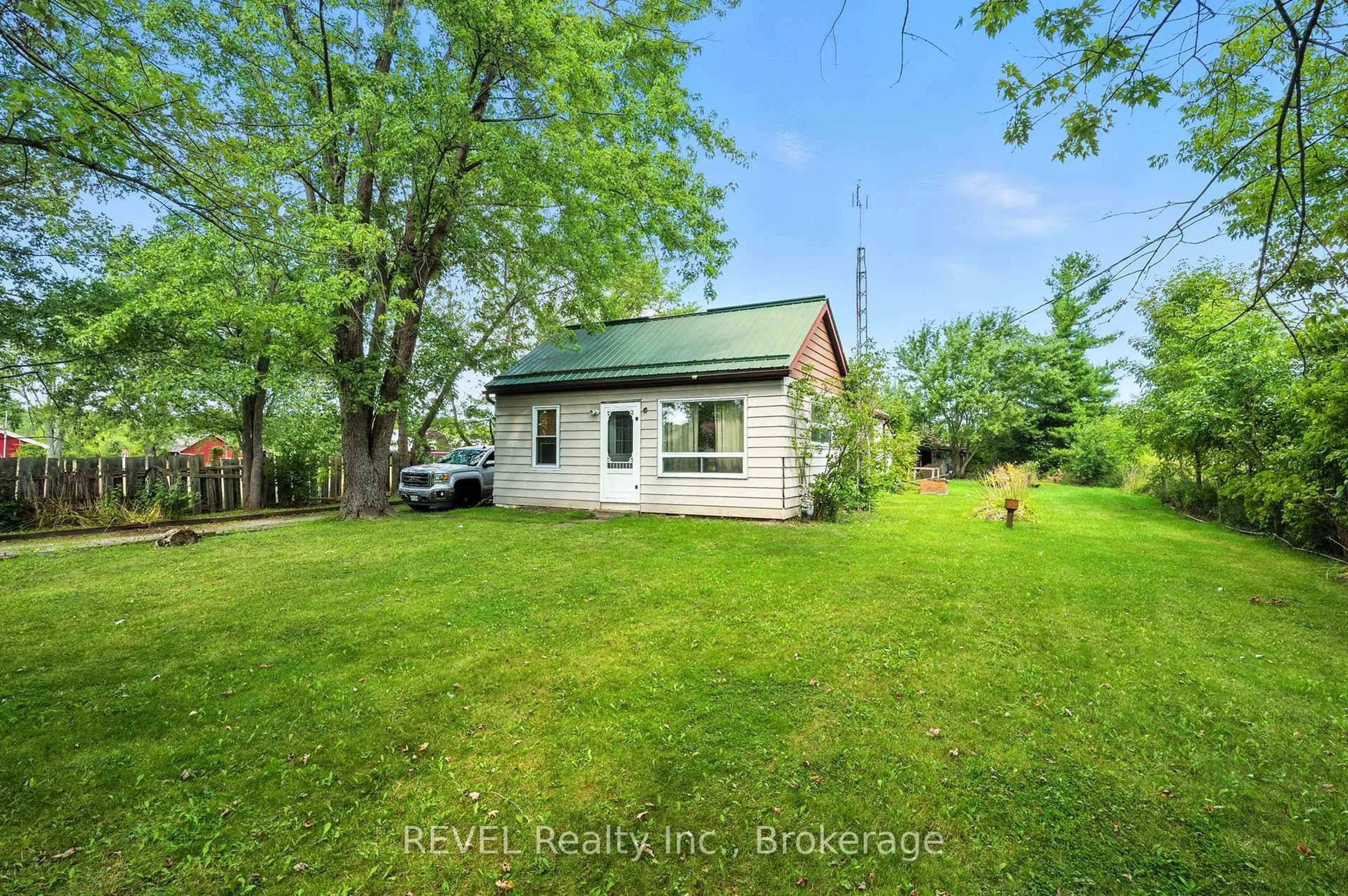 Unknown for 320 Netherby Rd, Welland Ontario L3B 5N7