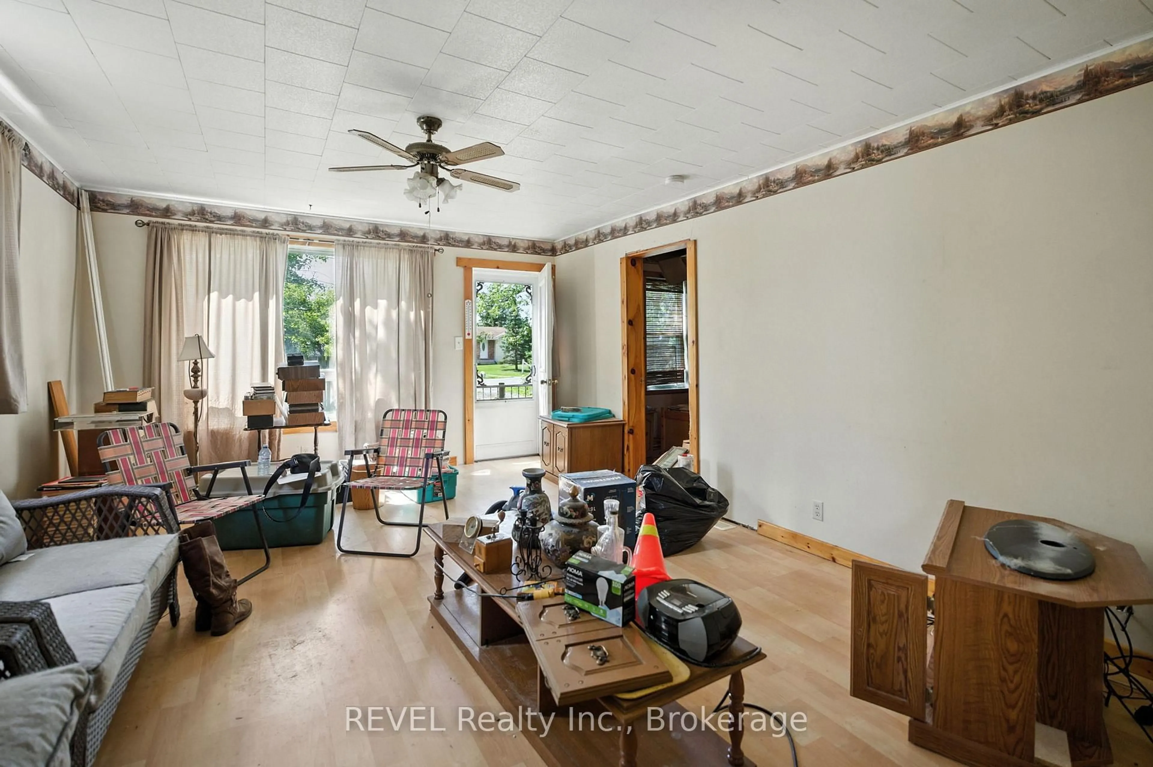 A pic of a room for 320 Netherby Rd, Welland Ontario L3B 5N7