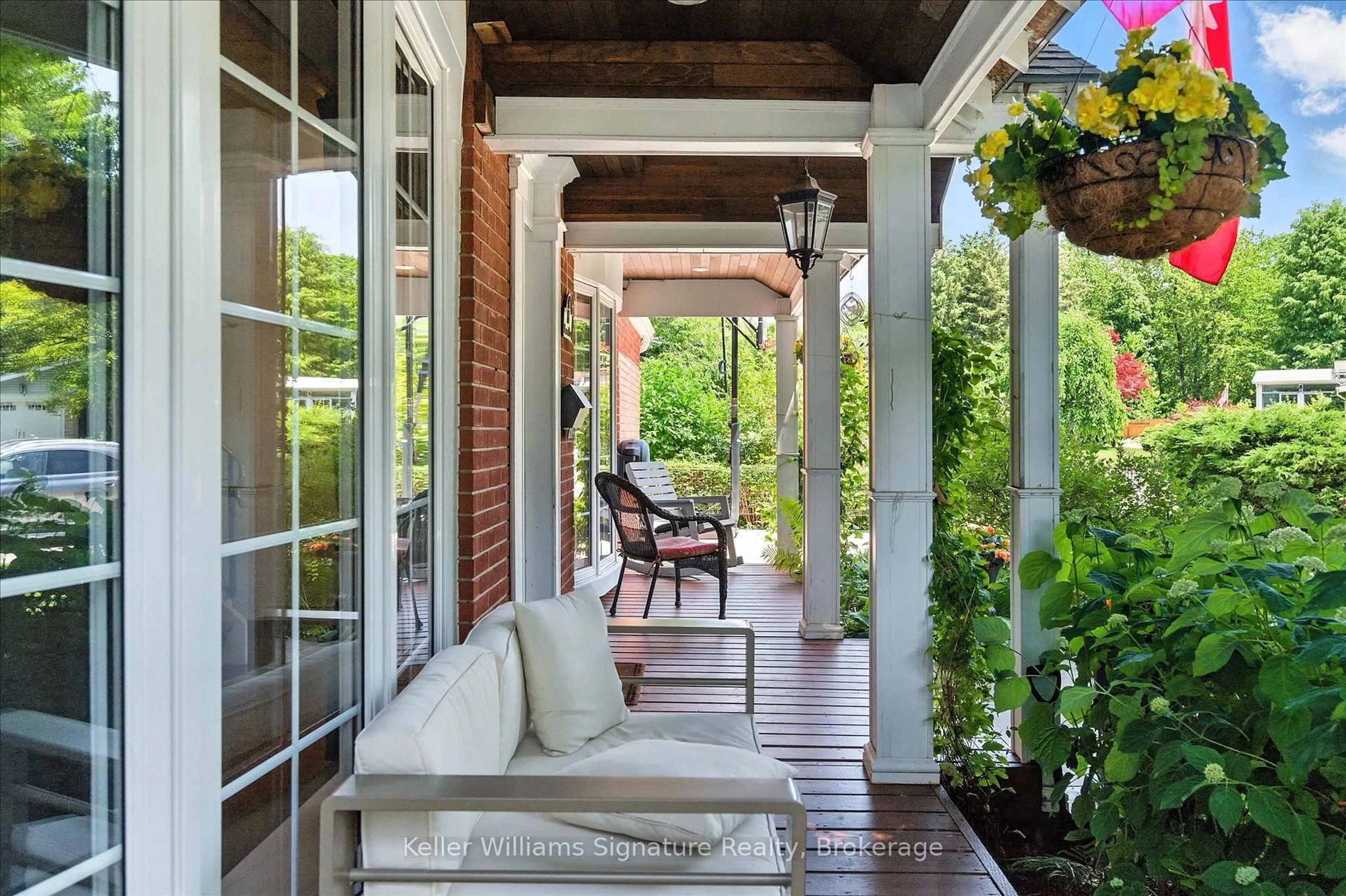 Patio, street for 18 Moonglow Pl, Hamilton Ontario L9H 3R7
